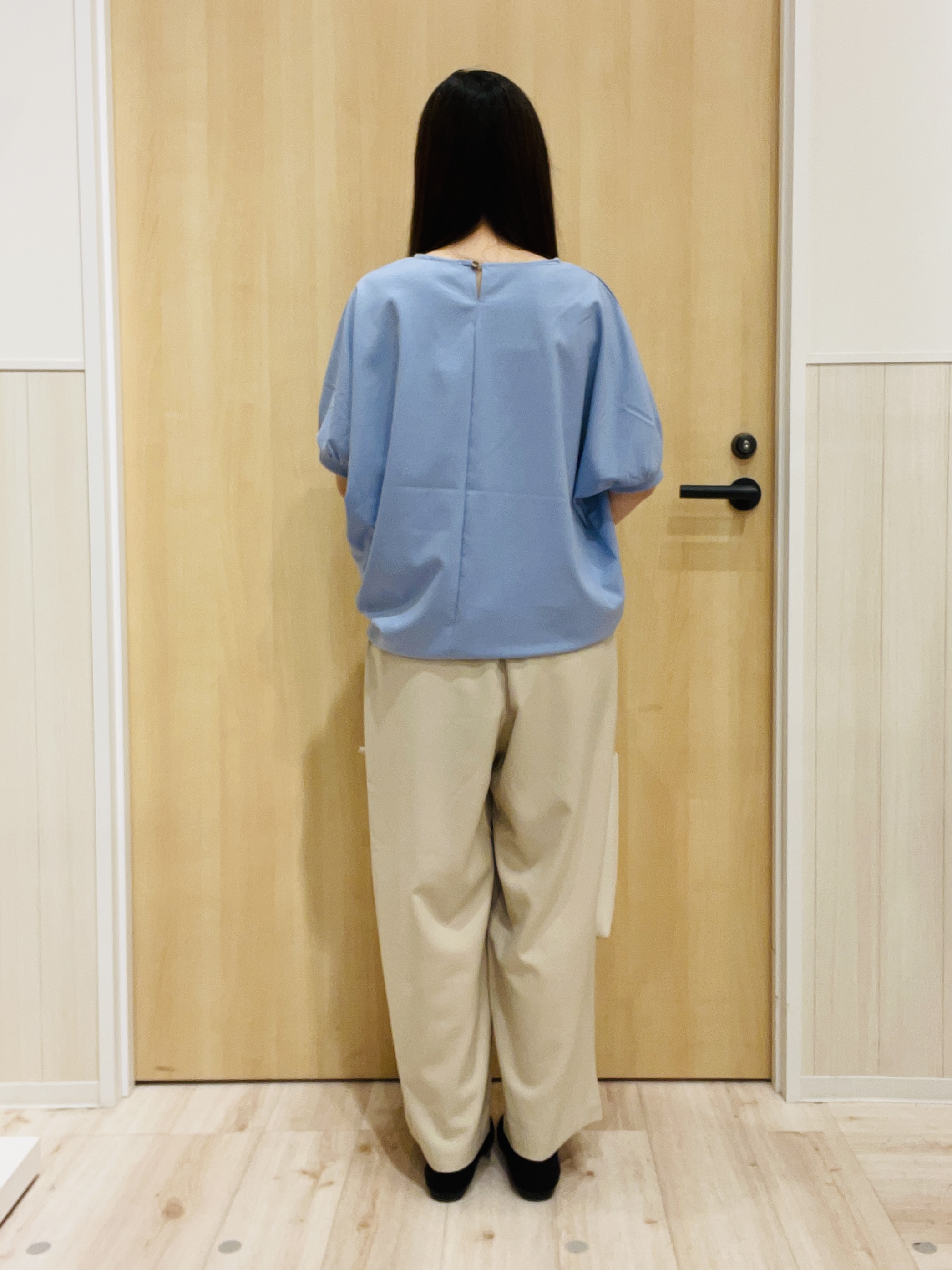 minamiさんの「SHOO･LA･RUE｜【ひんやり/洗濯後しわになりにくい】インせず着られる さらっとタッチのドルマンブラウス」を使ったコーディネート