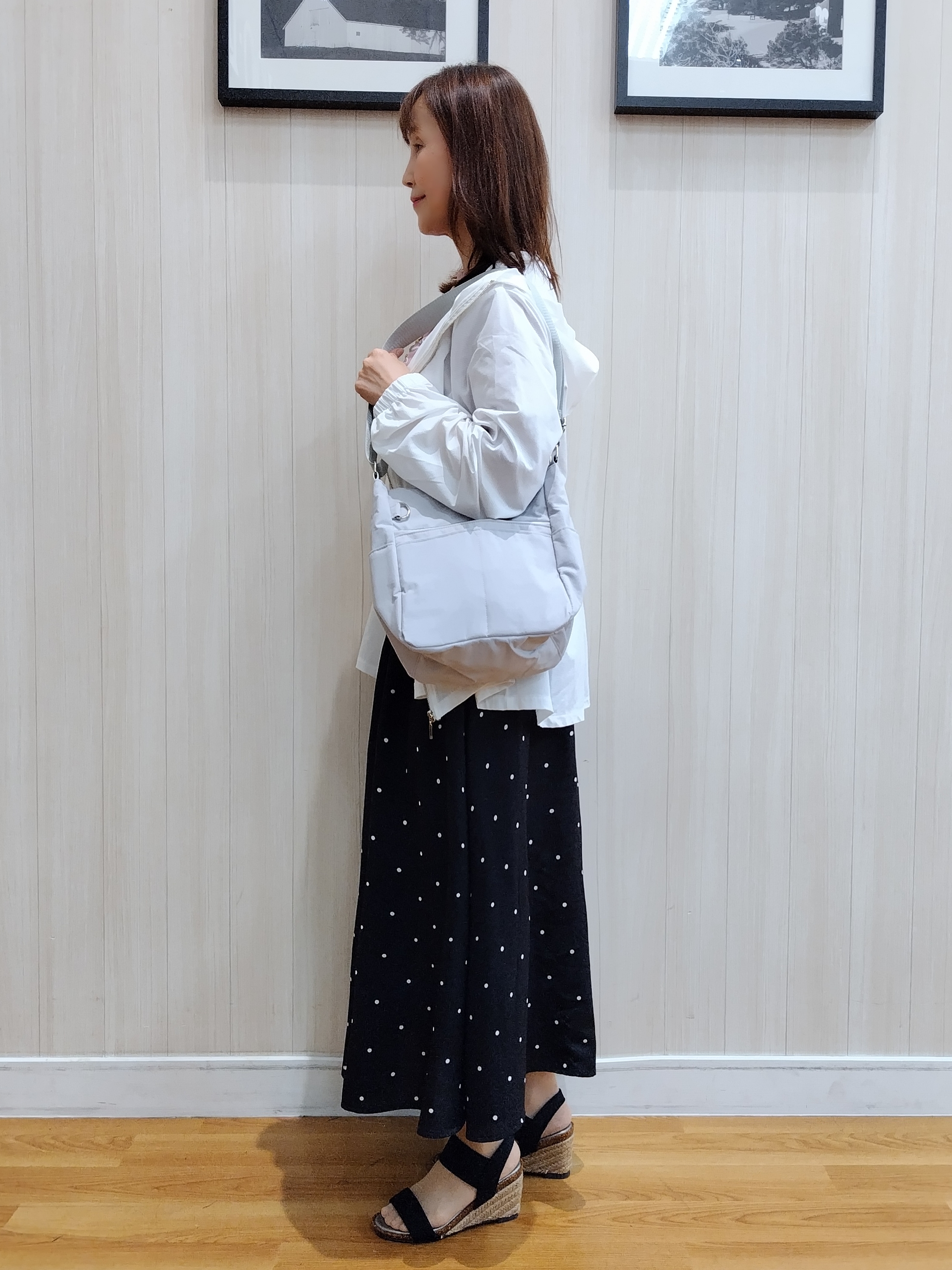 yseさんの「SHOO･LA･RUE｜【ひんやり/S-LL/体型カバー】ペプラムフリルとゴールドパーツが女性らしい UVパーカ」を使ったコーディネート