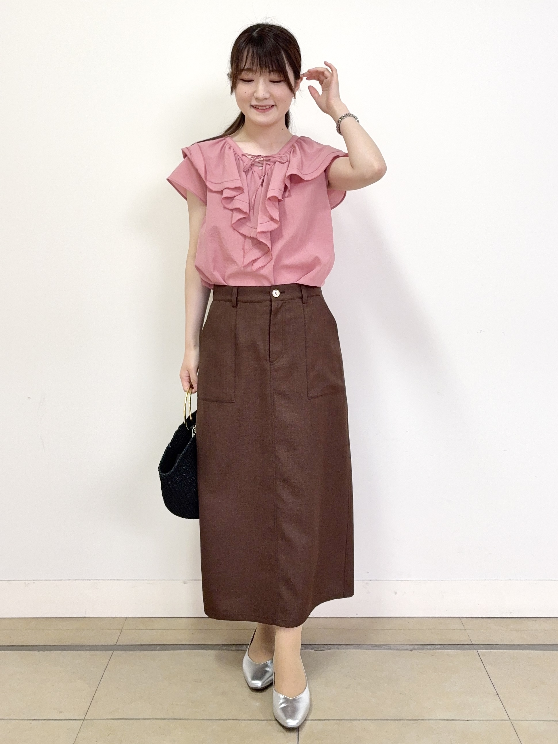 mikiさんの「Reflect｜【通気性あり／涼しい／マシンウォッシャブル】フリルブラウス」を使ったコーディネート