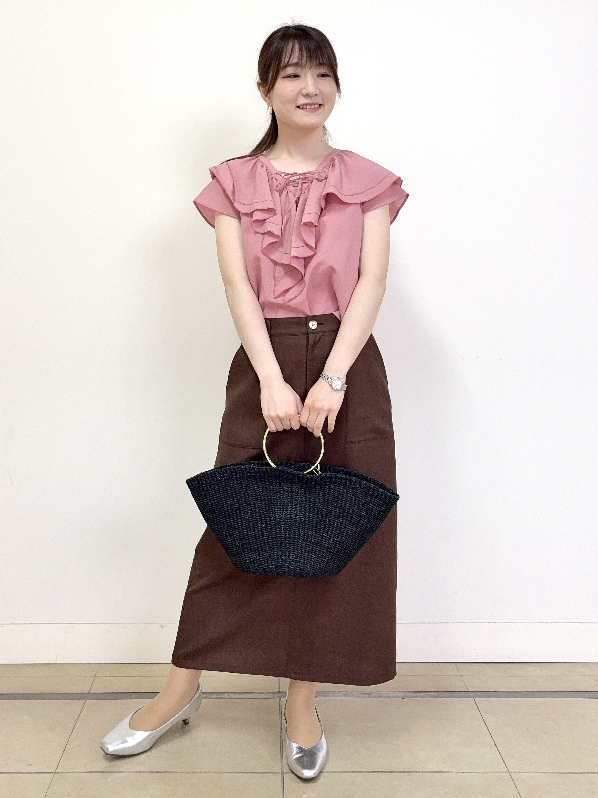 mikiさんの「Reflect｜【通気性あり／涼しい／マシンウォッシャブル】フリルブラウス」を使ったコーディネート