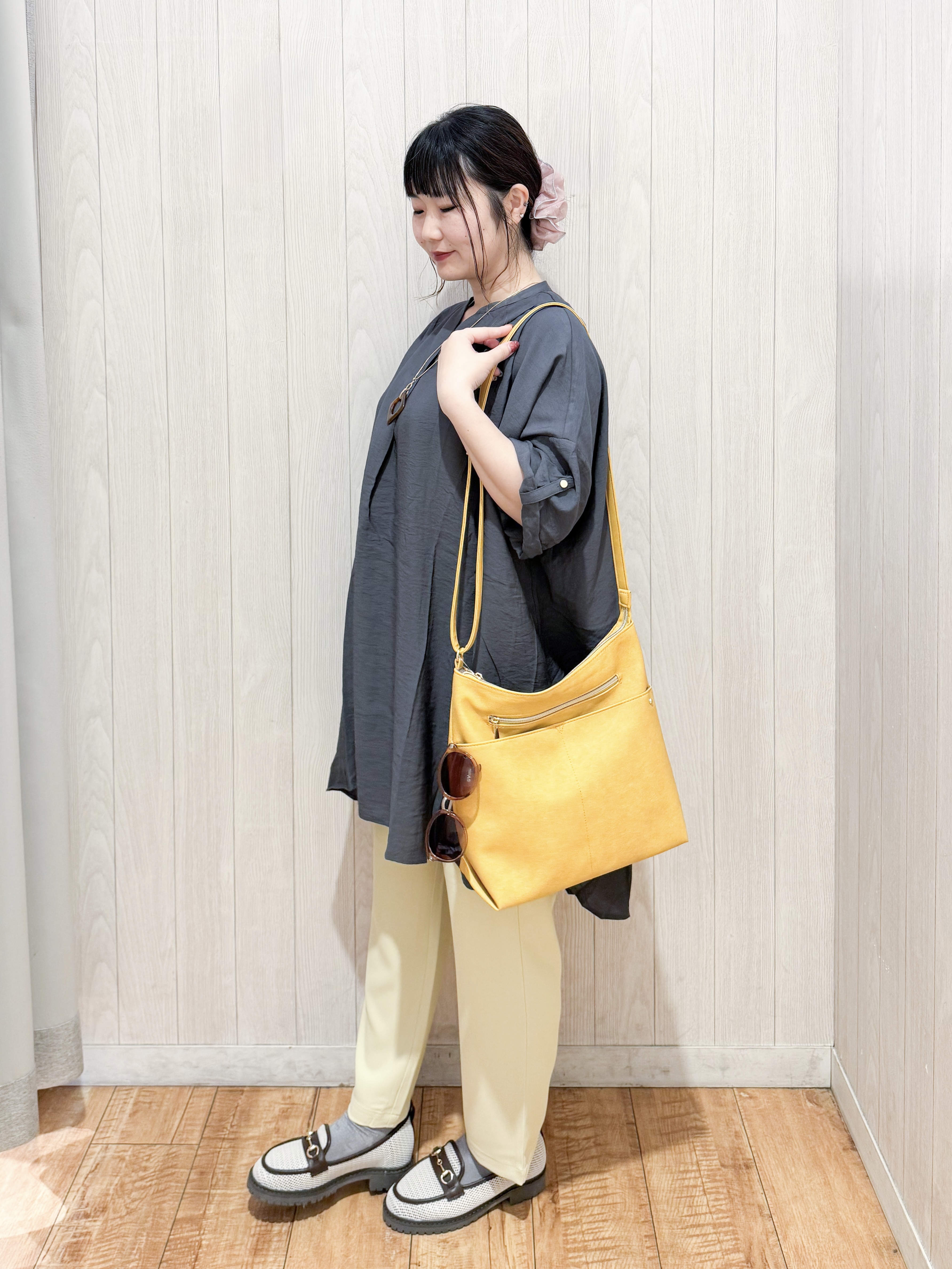 愛さんの「SHOO･LA･RUE｜【ひんやり/S-LL/洗濯機可】体型カバー叶える 大人のゆるドルマンチュニック」を使ったコーディネート