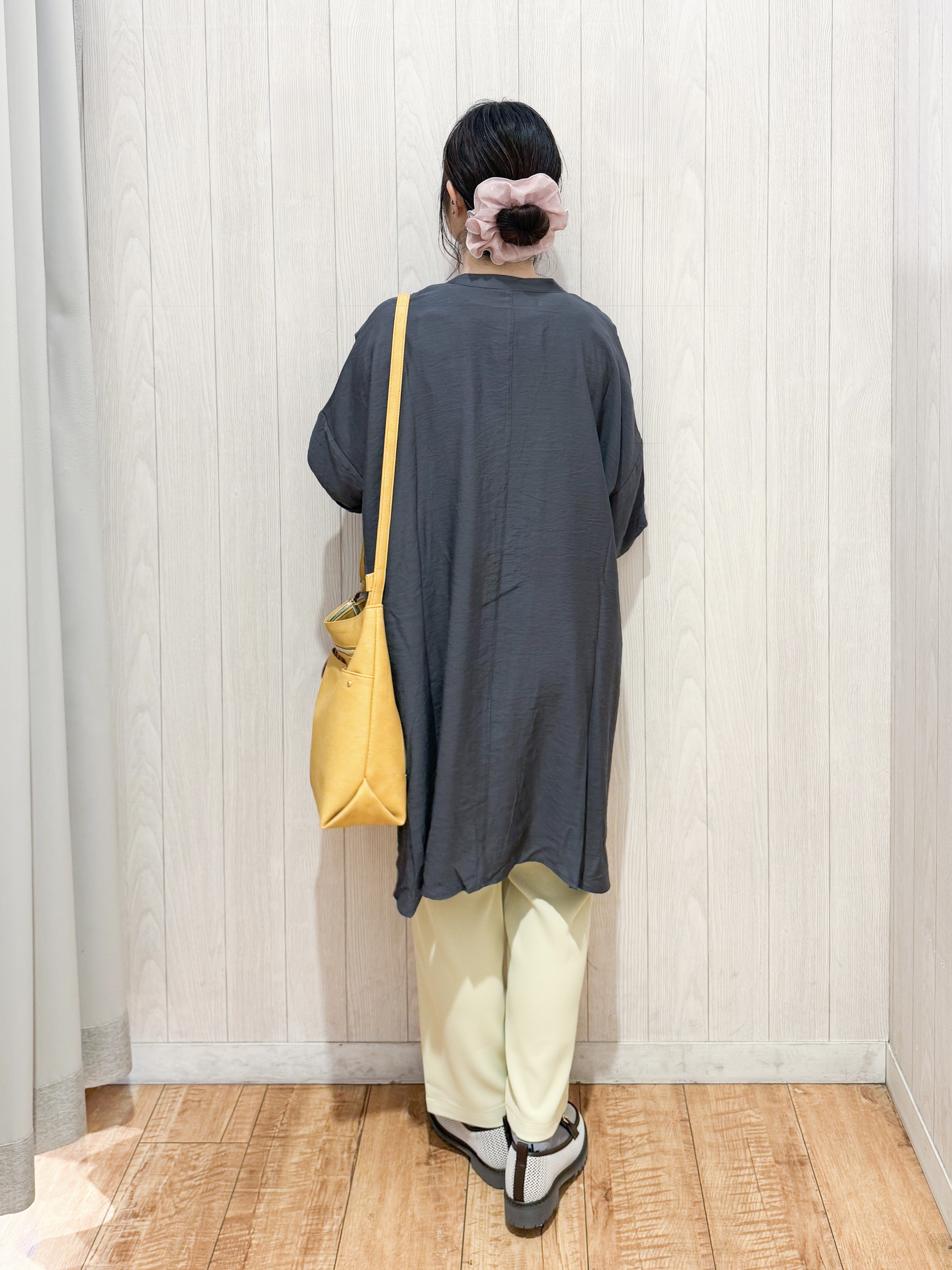 愛さんの「SHOO･LA･RUE｜【ひんやり/S-LL/洗濯機可】体型カバー叶える 大人のゆるドルマンチュニック」を使ったコーディネート