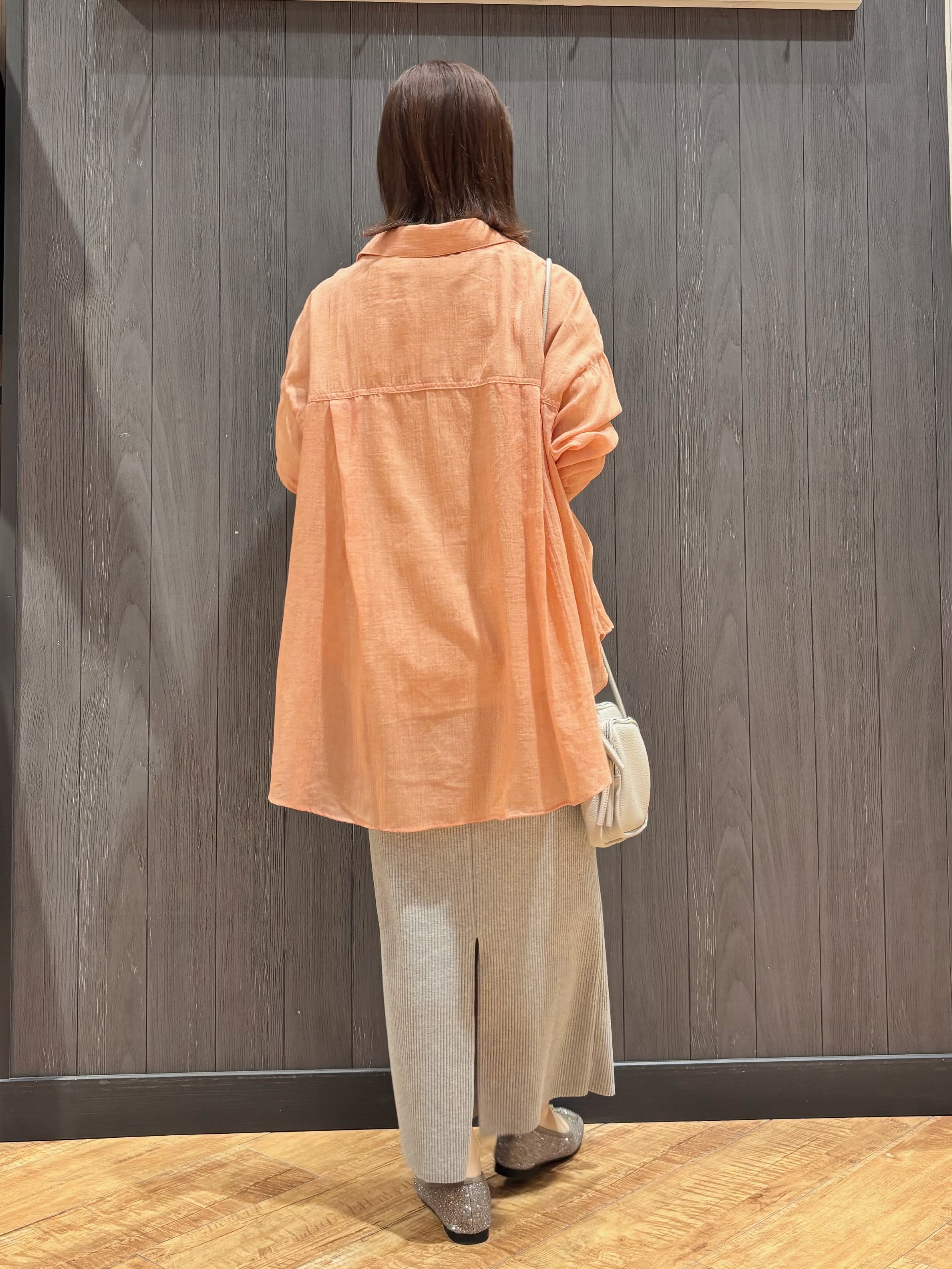 meiさんの「SHOO･LA･RUE｜【体型カバー】ふんわり質感 やわらかこなれシアーシャツ」を使ったコーディネート