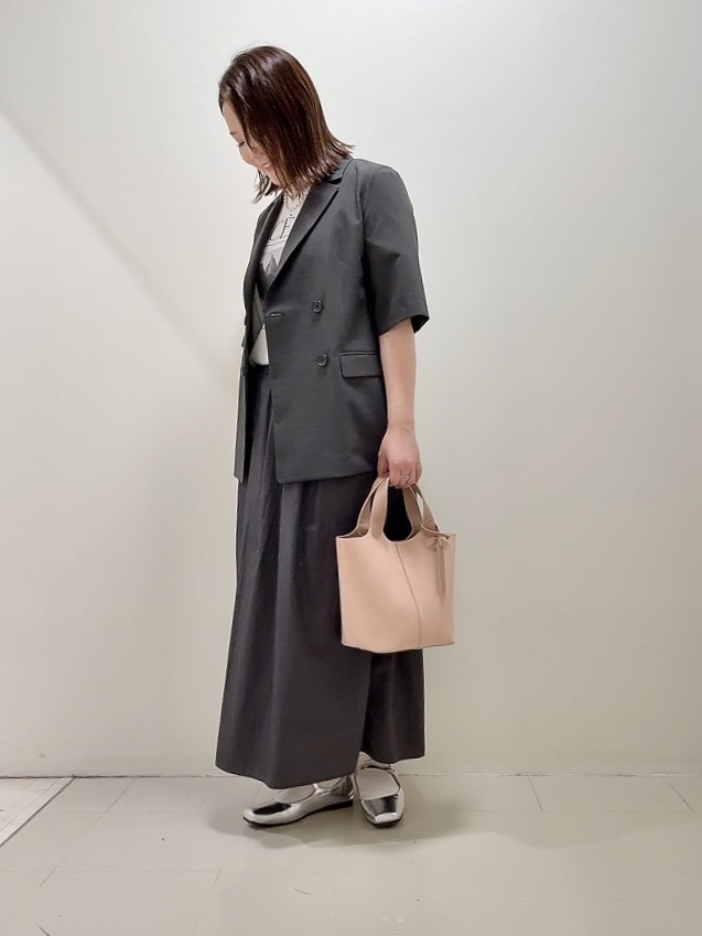 YUIさんの「UNTITLED｜【シワになりにくい/セットアップ可/接触冷感】ハーフスリーブジャケット」を使ったコーディネート
