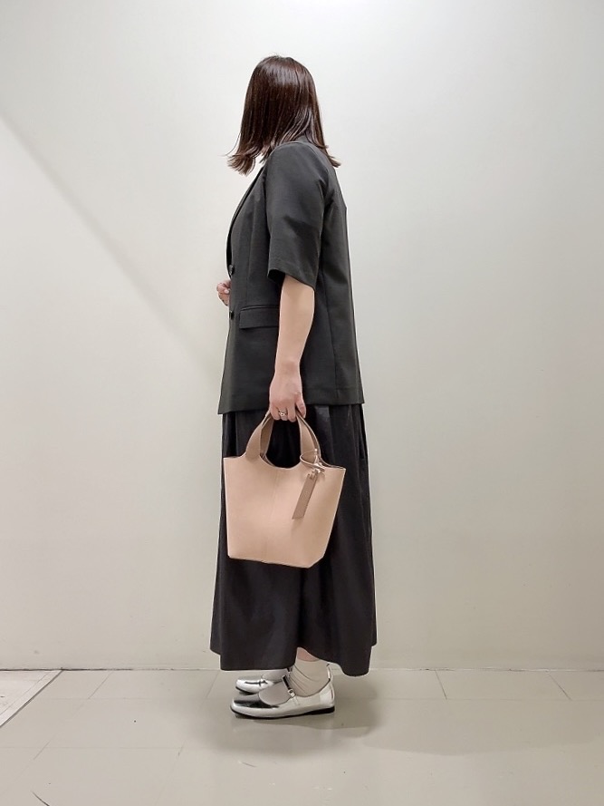 YUIさんの「UNTITLED｜【シワになりにくい/セットアップ可/接触冷感】ハーフスリーブジャケット」を使ったコーディネート