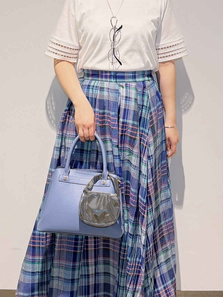 みーさんの「grove｜【二の腕カバー/UV・ひんやり】袖口透かし刺繍Tシャツ」を使ったコーディネート