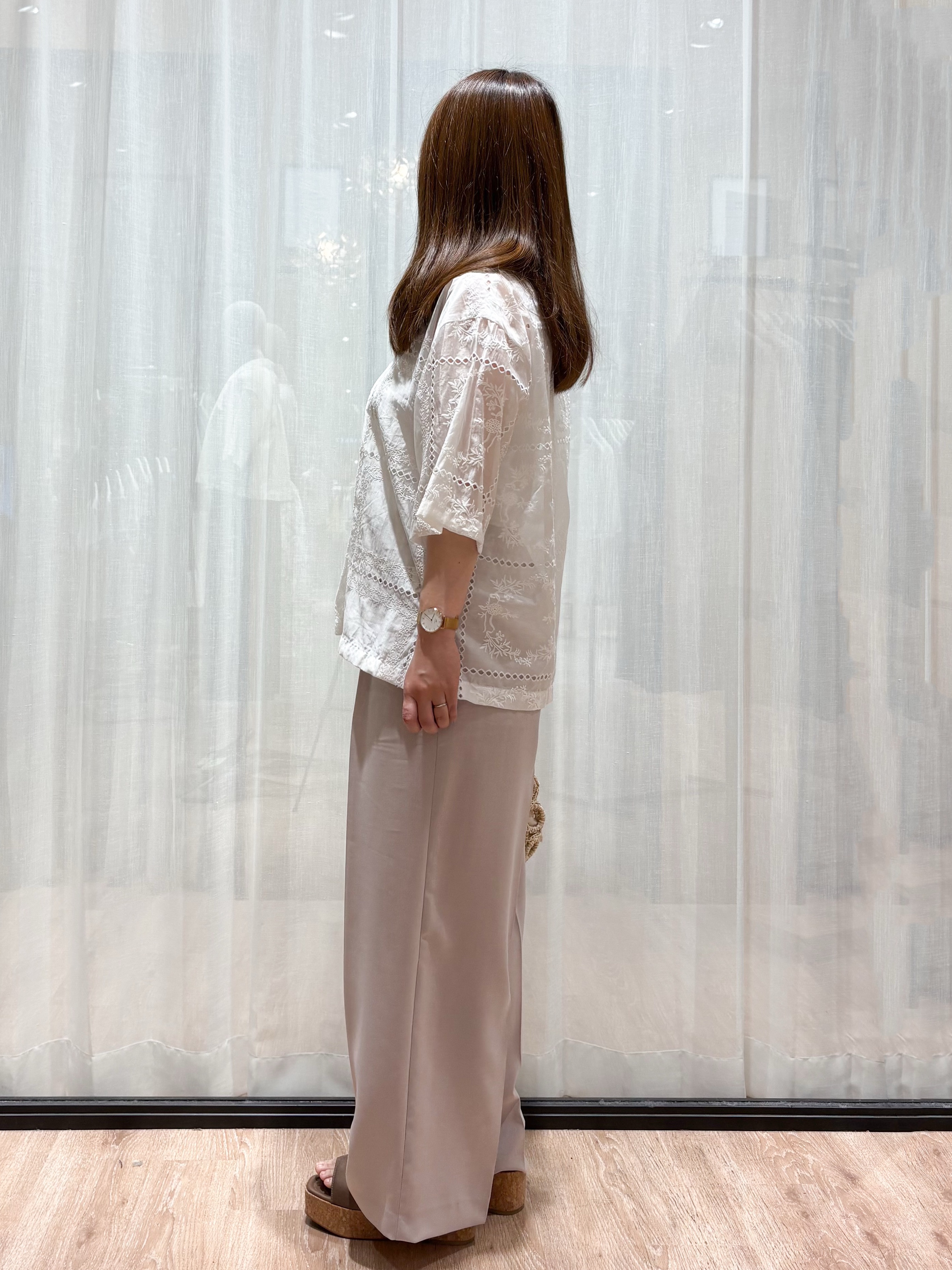 かなさんの「OPAQUE.CLIP｜刺繍ハーフスリーブシャツ／セットアップ対応可【洗濯機OK】」を使ったコーディネート