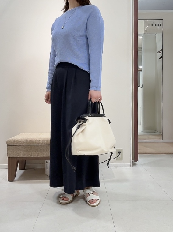 YUIさんの「UNTITLED｜【古畑星夏さん着用/8色展開/程よい透け感】ドライタッチボートネックニット」を使ったコーディネート