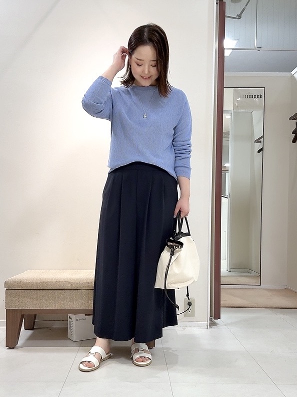 YUIさんの「UNTITLED｜【古畑星夏さん着用/8色展開/程よい透け感】ドライタッチボートネックニット」を使ったコーディネート