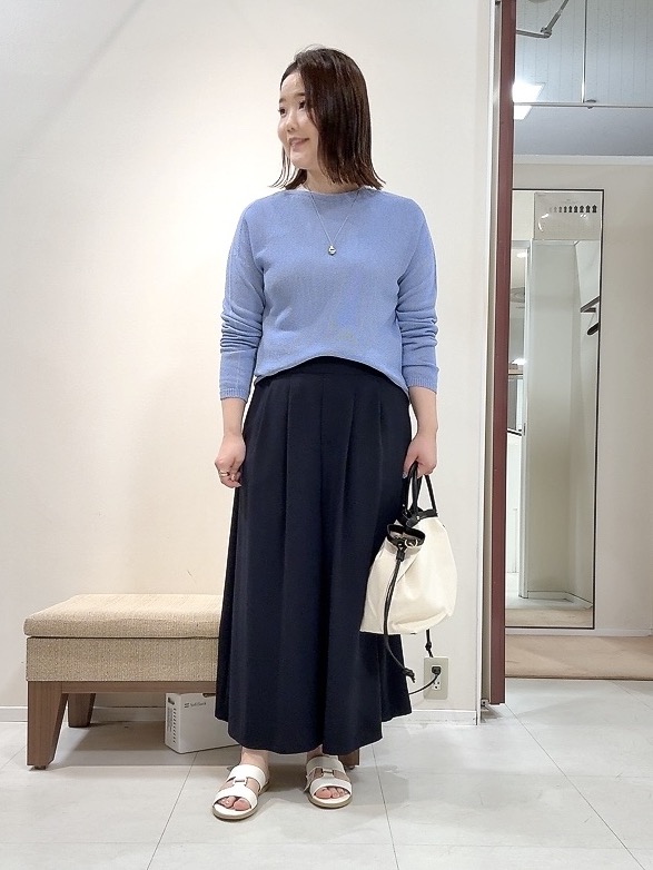 YUIさんの「UNTITLED｜【古畑星夏さん着用/8色展開/程よい透け感】ドライタッチボートネックニット」を使ったコーディネート