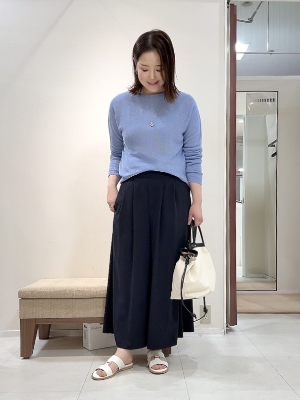 YUIさんの「UNTITLED｜【古畑星夏さん着用/8色展開/程よい透け感】ドライタッチボートネックニット」を使ったコーディネート