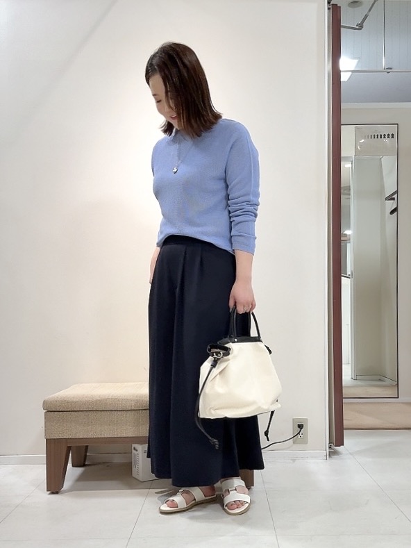 YUIさんの「UNTITLED｜【古畑星夏さん着用/8色展開/程よい透け感】ドライタッチボートネックニット」を使ったコーディネート