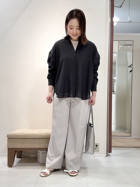 YUIさんの「UNTITLED｜【2WAY/マシンウォッシャブル】カシュクールデザインシャツ」を使ったコーディネート