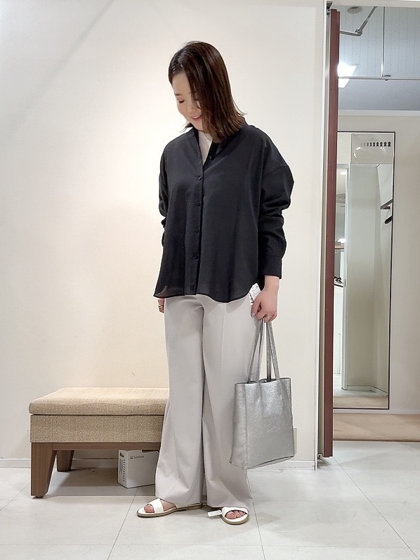 YUIさんの「UNTITLED｜【2WAY/マシンウォッシャブル】カシュクールデザインシャツ」を使ったコーディネート
