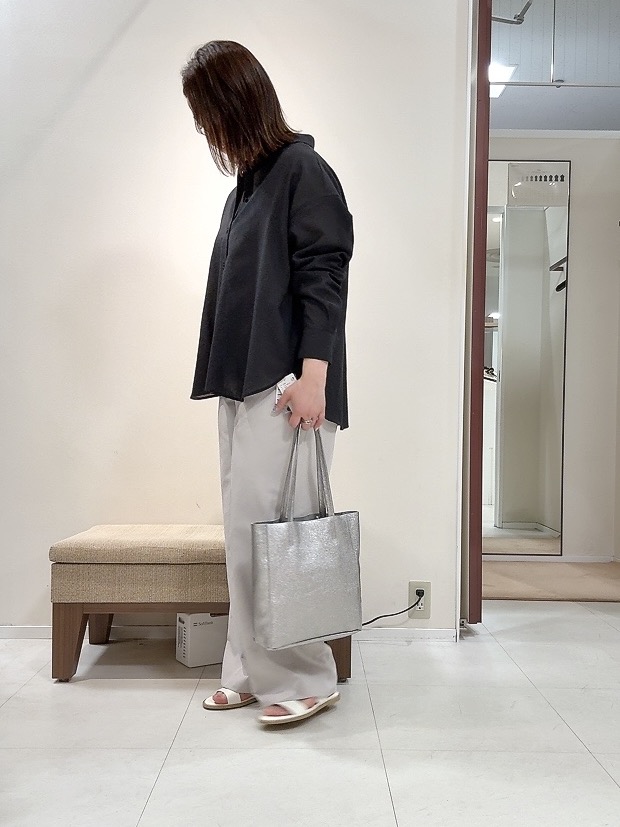 YUIさんの「UNTITLED｜【2WAY/マシンウォッシャブル】カシュクールデザインシャツ」を使ったコーディネート