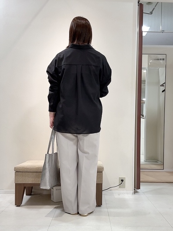 YUIさんの「UNTITLED｜【2WAY/マシンウォッシャブル】カシュクールデザインシャツ」を使ったコーディネート
