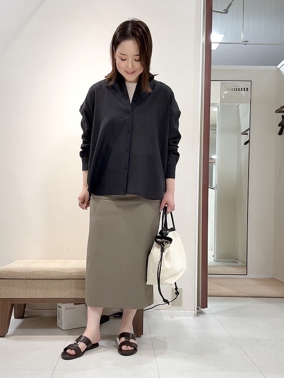 YUIさんの「UNTITLED｜【2WAY/マシンウォッシャブル】カシュクールデザインシャツ」を使ったコーディネート