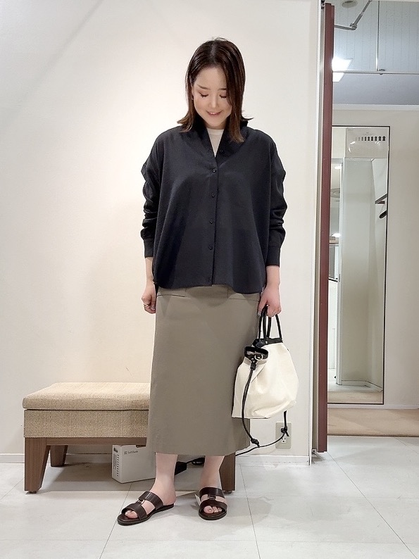YUIさんの「UNTITLED｜【2WAY/マシンウォッシャブル】カシュクールデザインシャツ」を使ったコーディネート