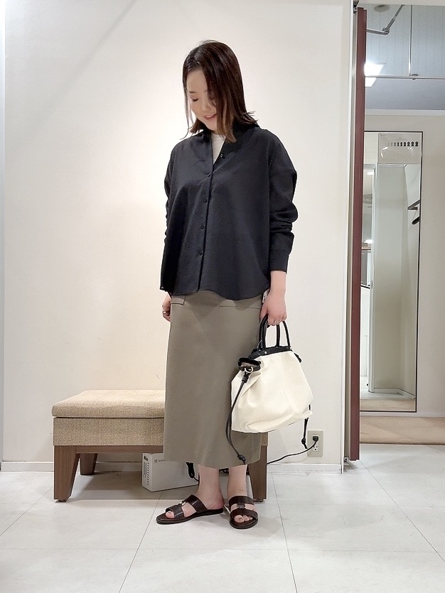 YUIさんの「UNTITLED｜【2WAY/マシンウォッシャブル】カシュクールデザインシャツ」を使ったコーディネート