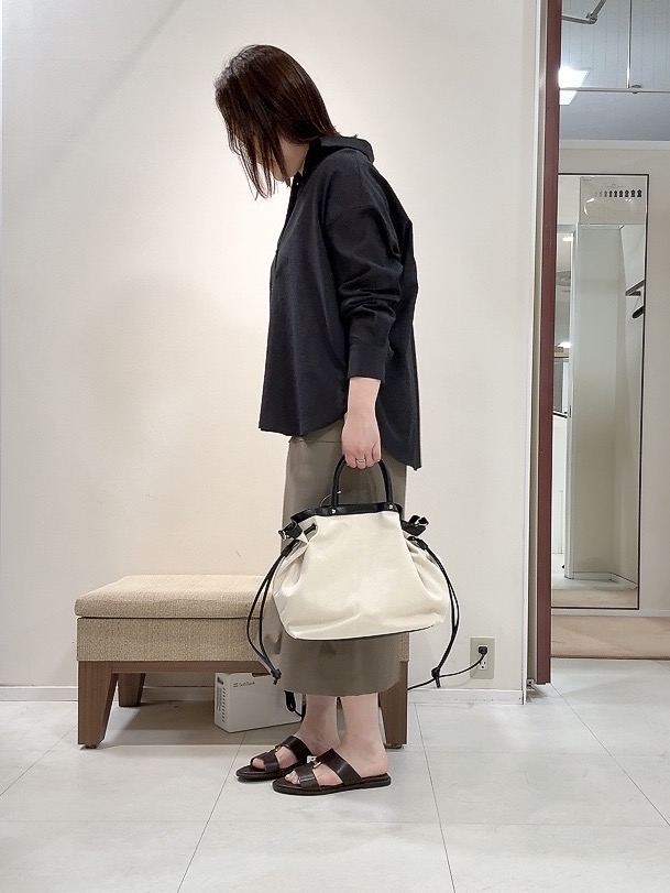 YUIさんの「UNTITLED｜【2WAY/マシンウォッシャブル】カシュクールデザインシャツ」を使ったコーディネート