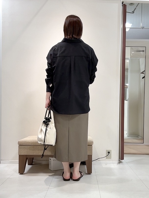YUIさんの「UNTITLED｜【2WAY/マシンウォッシャブル】カシュクールデザインシャツ」を使ったコーディネート