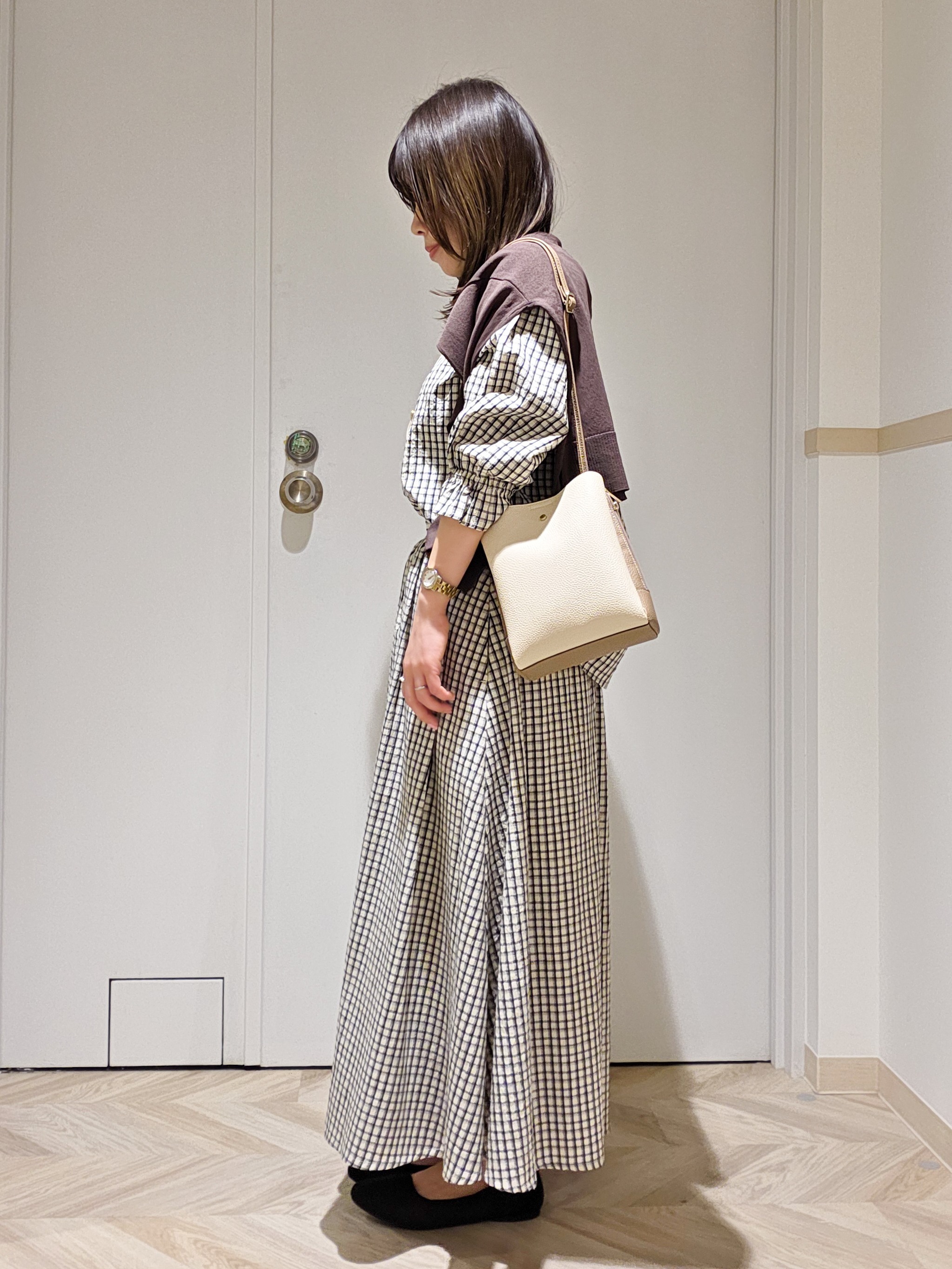 TSUCHIYAさんの「SHOO･LA･RUE｜【洗濯機可/ひんやり/UV】さらっとしたタッチが心地よい ショート丈 Vネックカーディガン」を使ったコーディネート