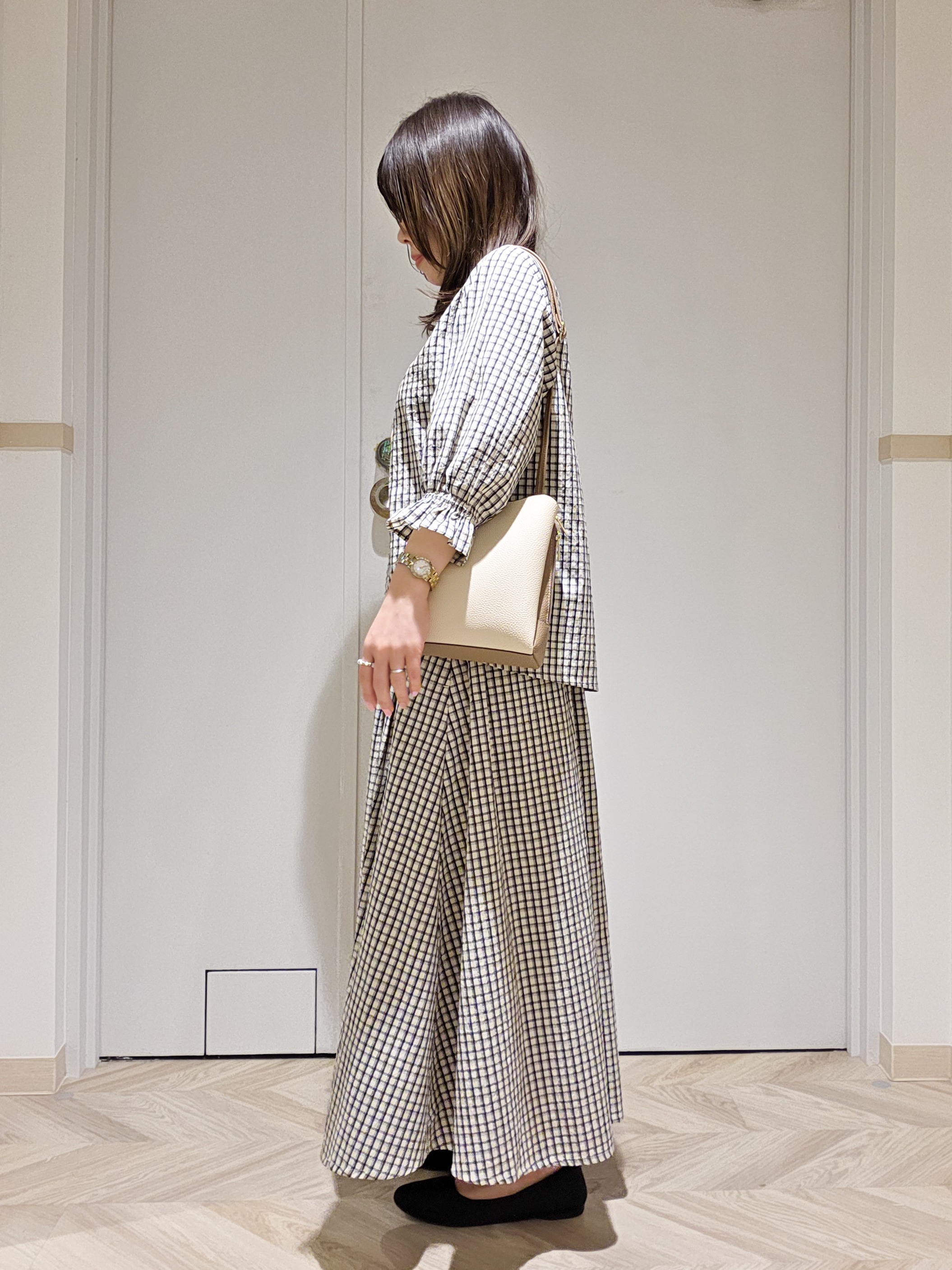 TSUCHIYAさんの「SHOO･LA･RUE｜【洗濯機可/ひんやり/UV】さらっとしたタッチが心地よい ショート丈 Vネックカーディガン」を使ったコーディネート