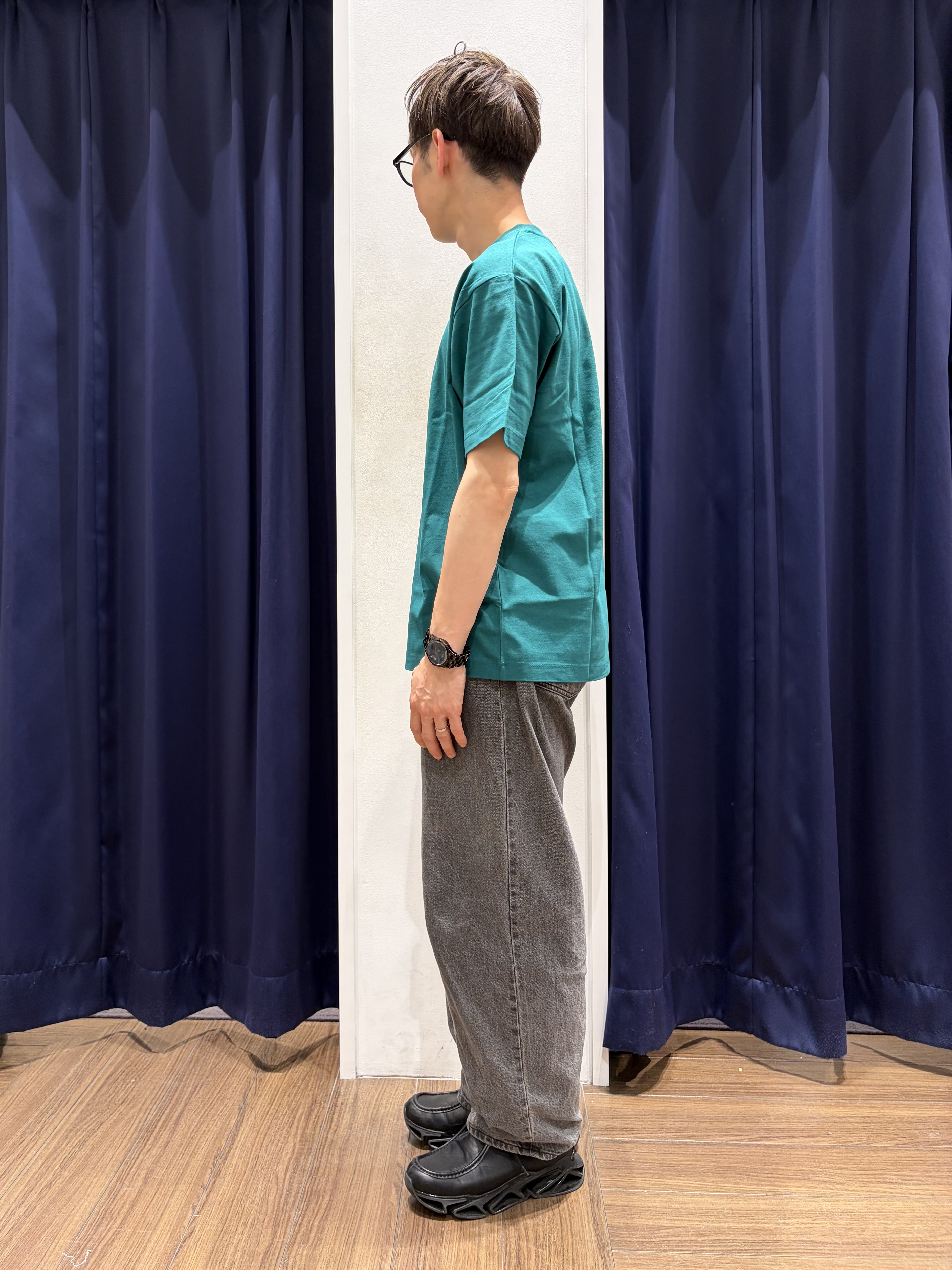 つーじーさんの「THE SHOP TK｜【なめらかでソフトな肌触り】ロゴ コットン半袖Tシャツ 洗濯機OK」を使ったコーディネート