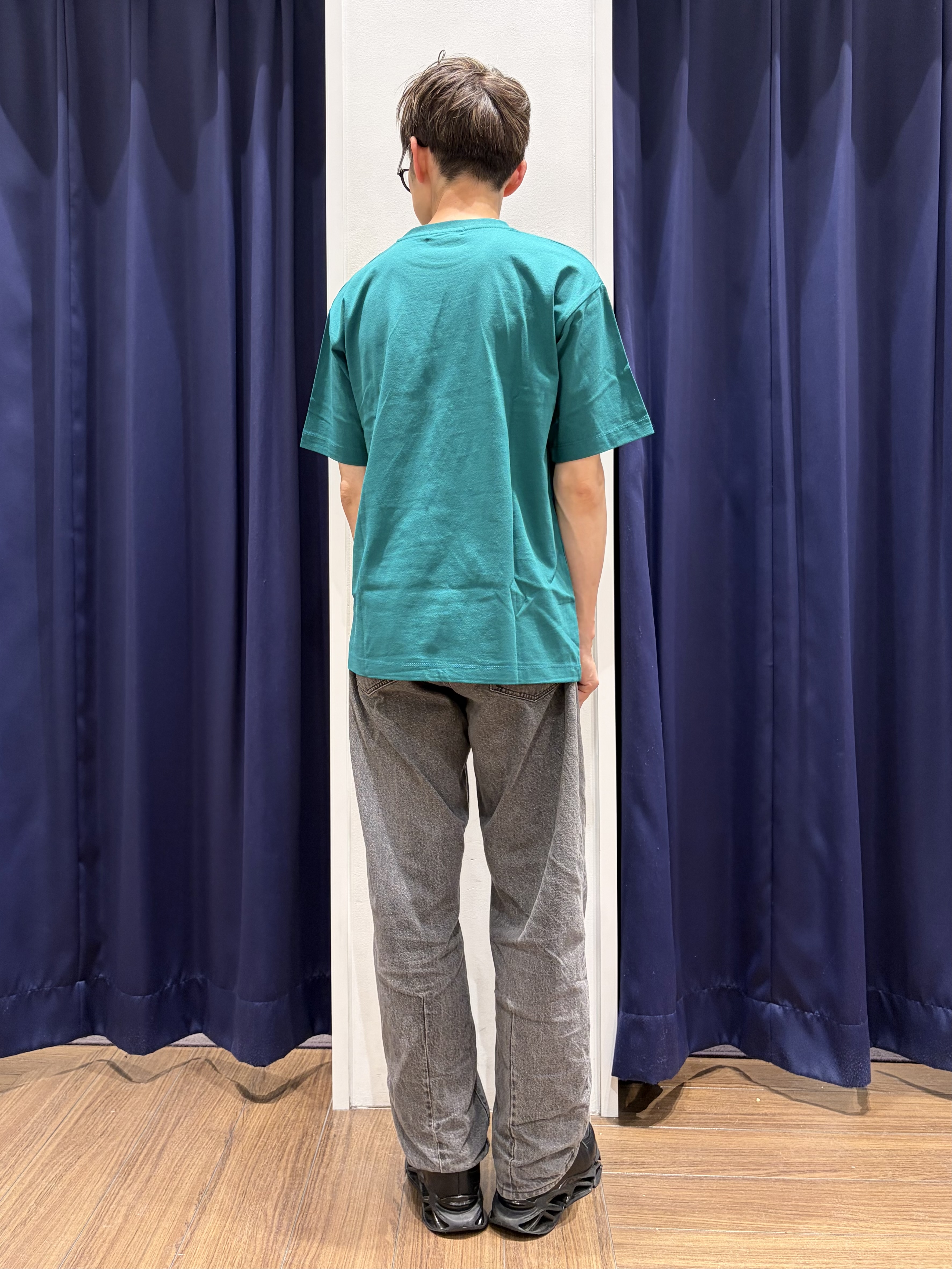 つーじーさんの「THE SHOP TK｜【なめらかでソフトな肌触り】ロゴ コットン半袖Tシャツ 洗濯機OK」を使ったコーディネート