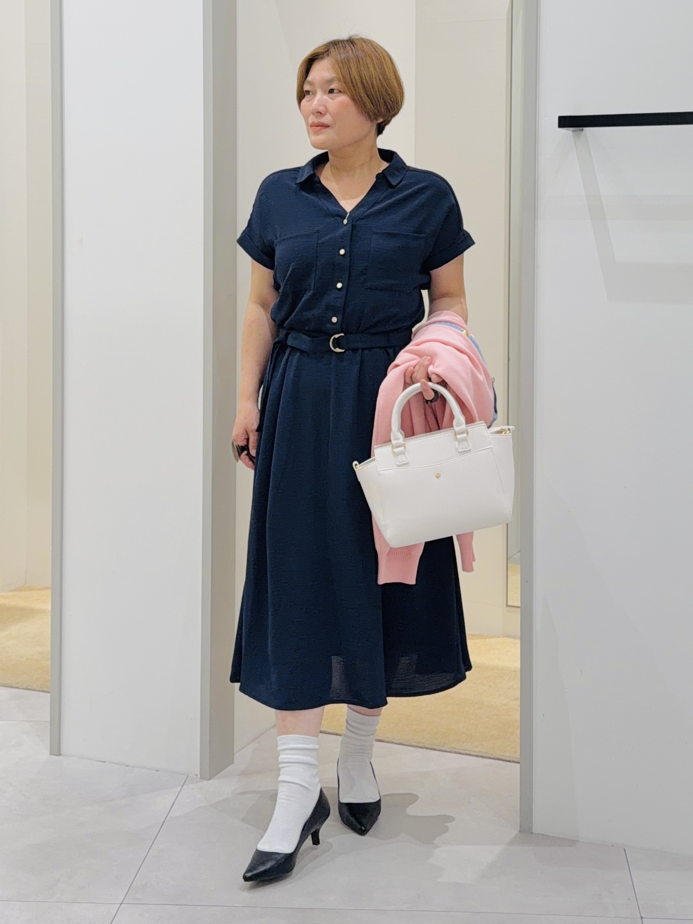 タナさんの「THE SHOP TK｜【羽織るだけでこなれ感を演出】デニム切替カーディガン」を使ったコーディネート