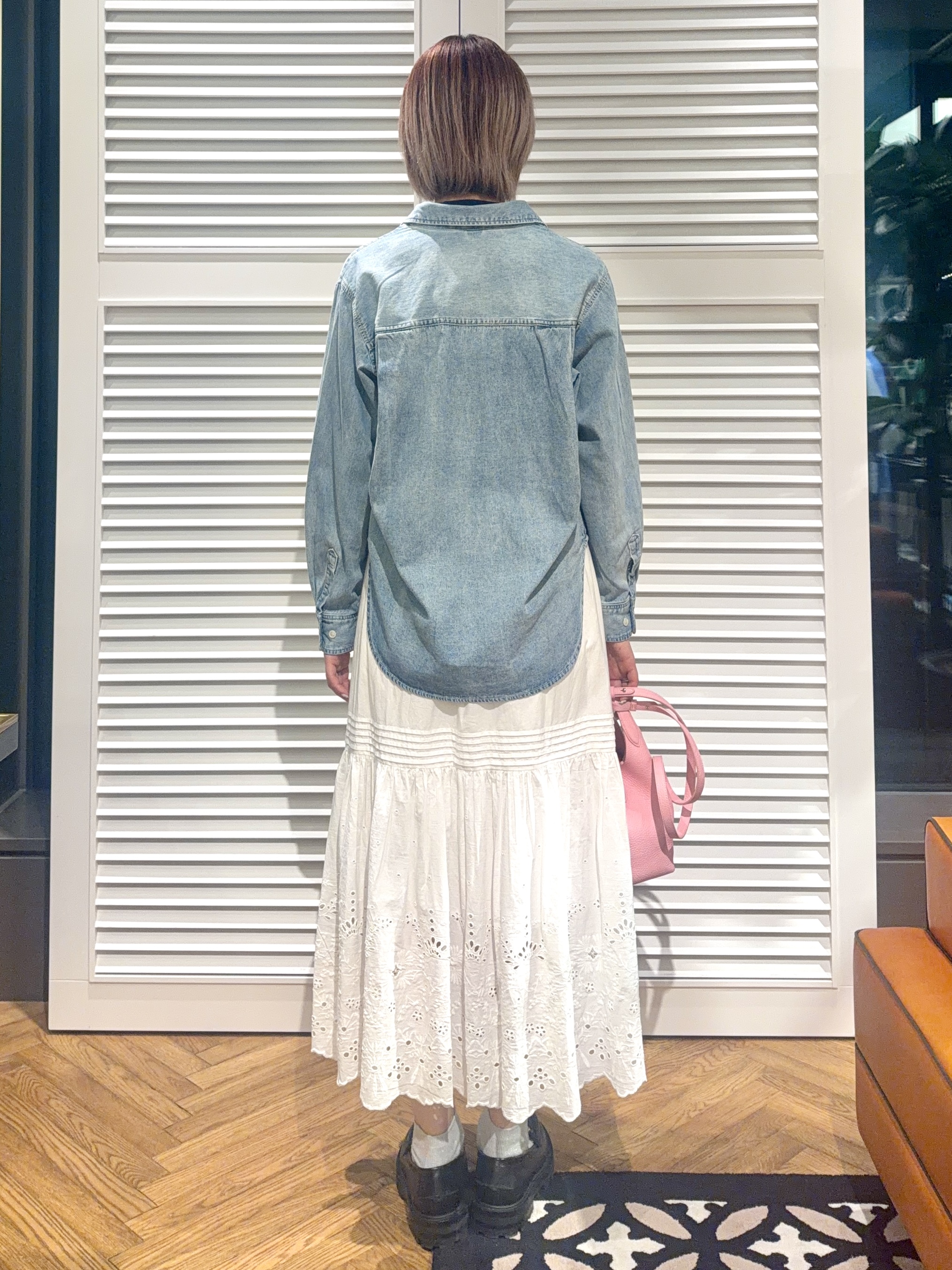 renaさんの「DRESSTERIOR｜【ウォッシャブル/羽織りにも】ライトオンスデニムシャツ」を使ったコーディネート