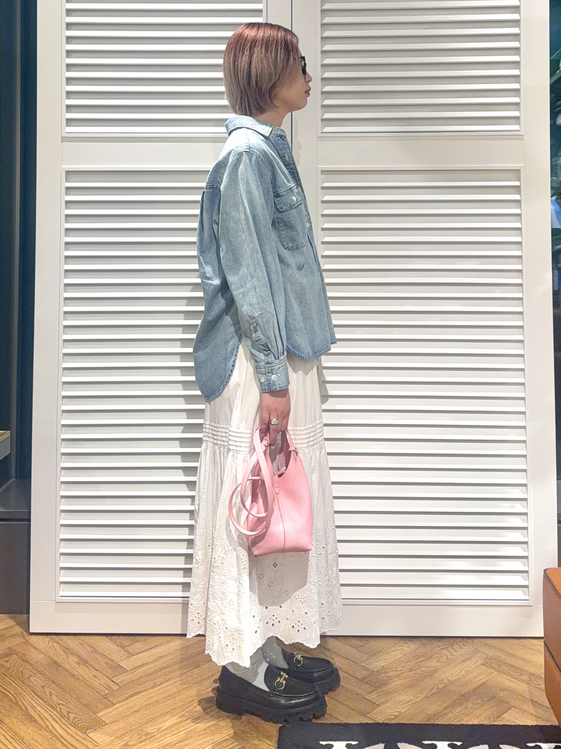 renaさんの「DRESSTERIOR｜【ウォッシャブル/羽織りにも】ライトオンスデニムシャツ」を使ったコーディネート