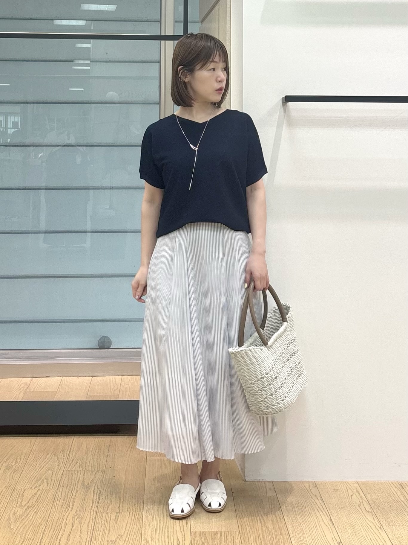 asamiさんの「INDIVI｜【洗える】ガーター編みVネックニットT」を使ったコーディネート