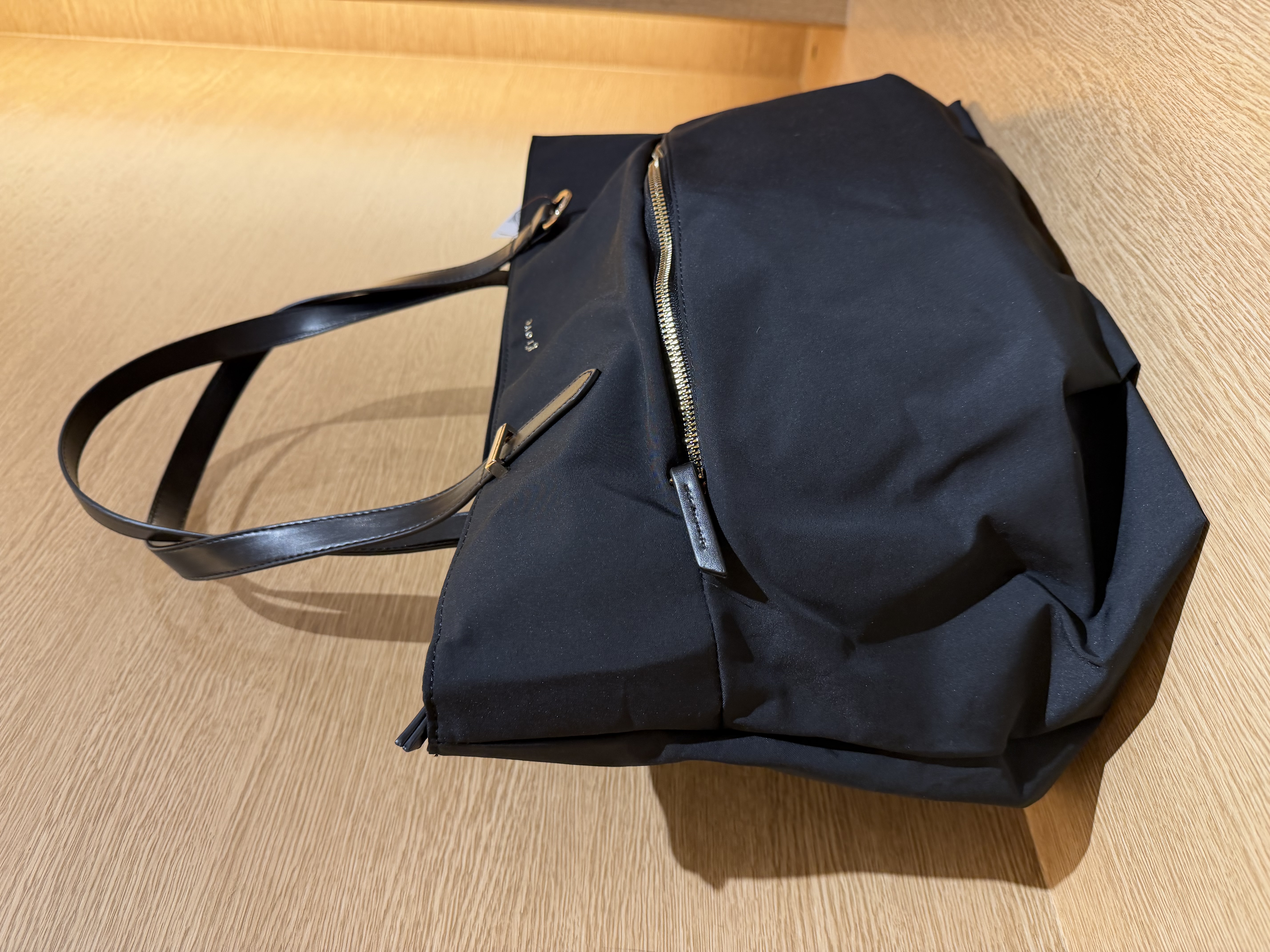 みーさんの「grove｜【撥水】軽量機能ビッグトート【旅行にも◎】」を使ったコーディネート