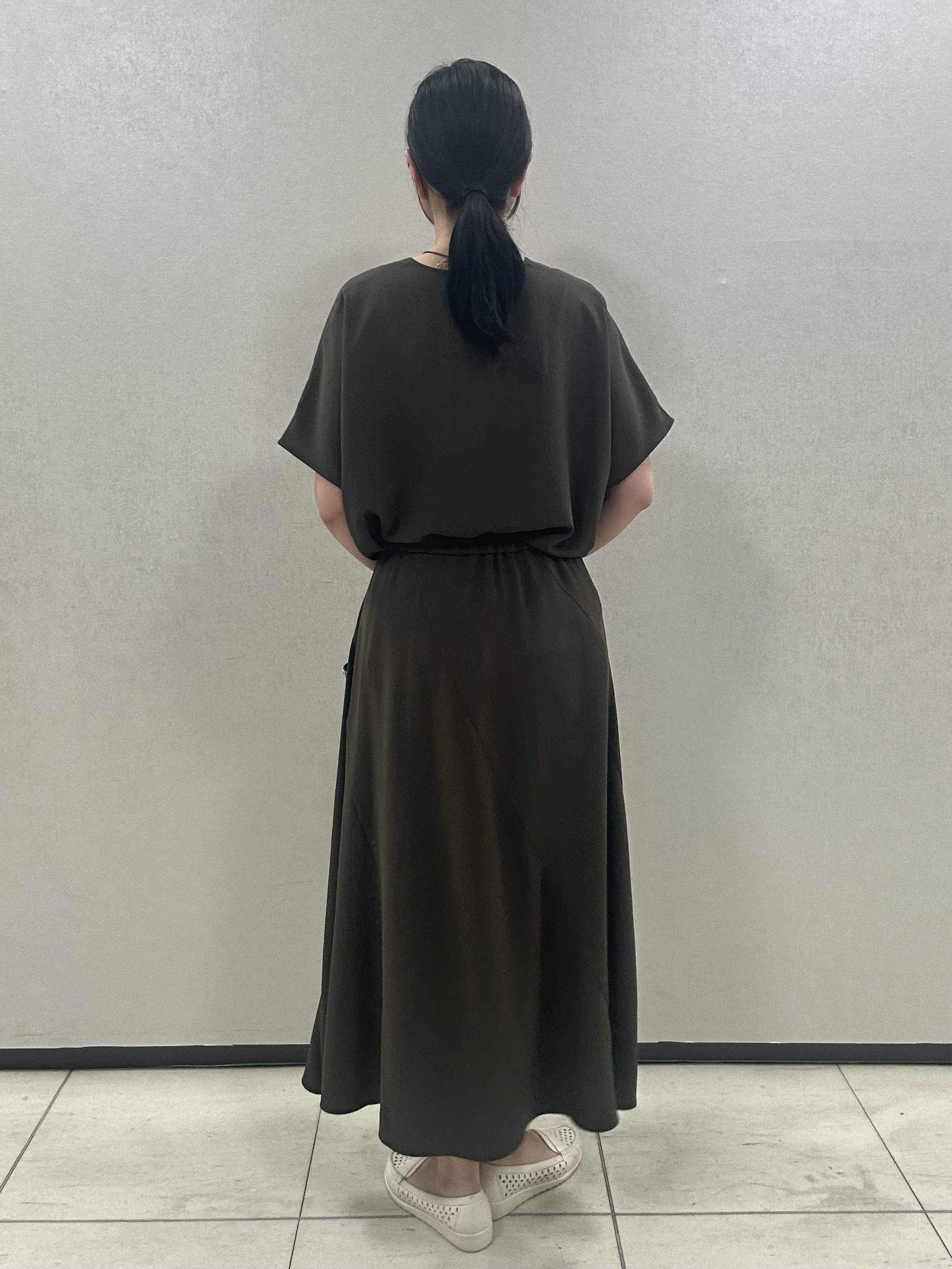 miiさんの「UNTITLED｜【UV/接触冷感/セットアップ可】リラクシーキーVネックブラウス」を使ったコーディネート