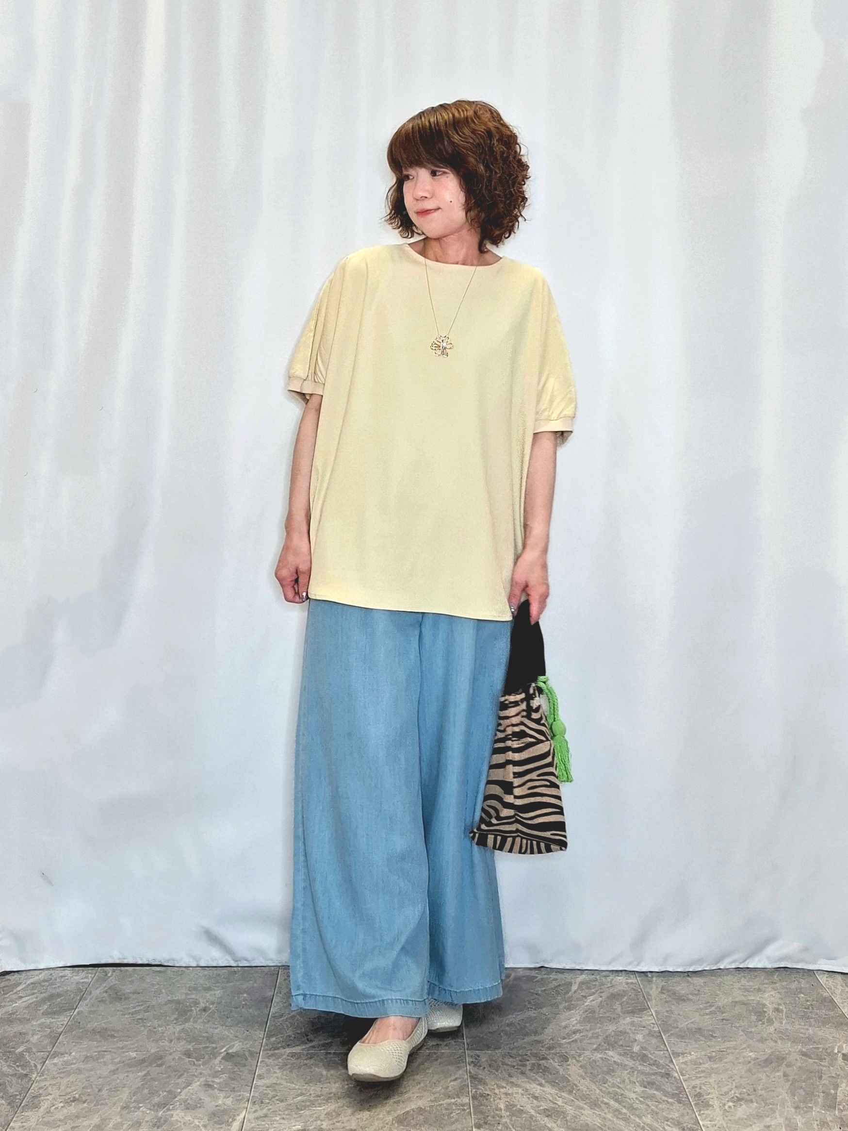 ぬーさんの「SHOO･LA･RUE｜【ひんやり/洗濯後しわになりにくい】インせず着られる さらっとタッチのドルマンブラウス」を使ったコーディネート