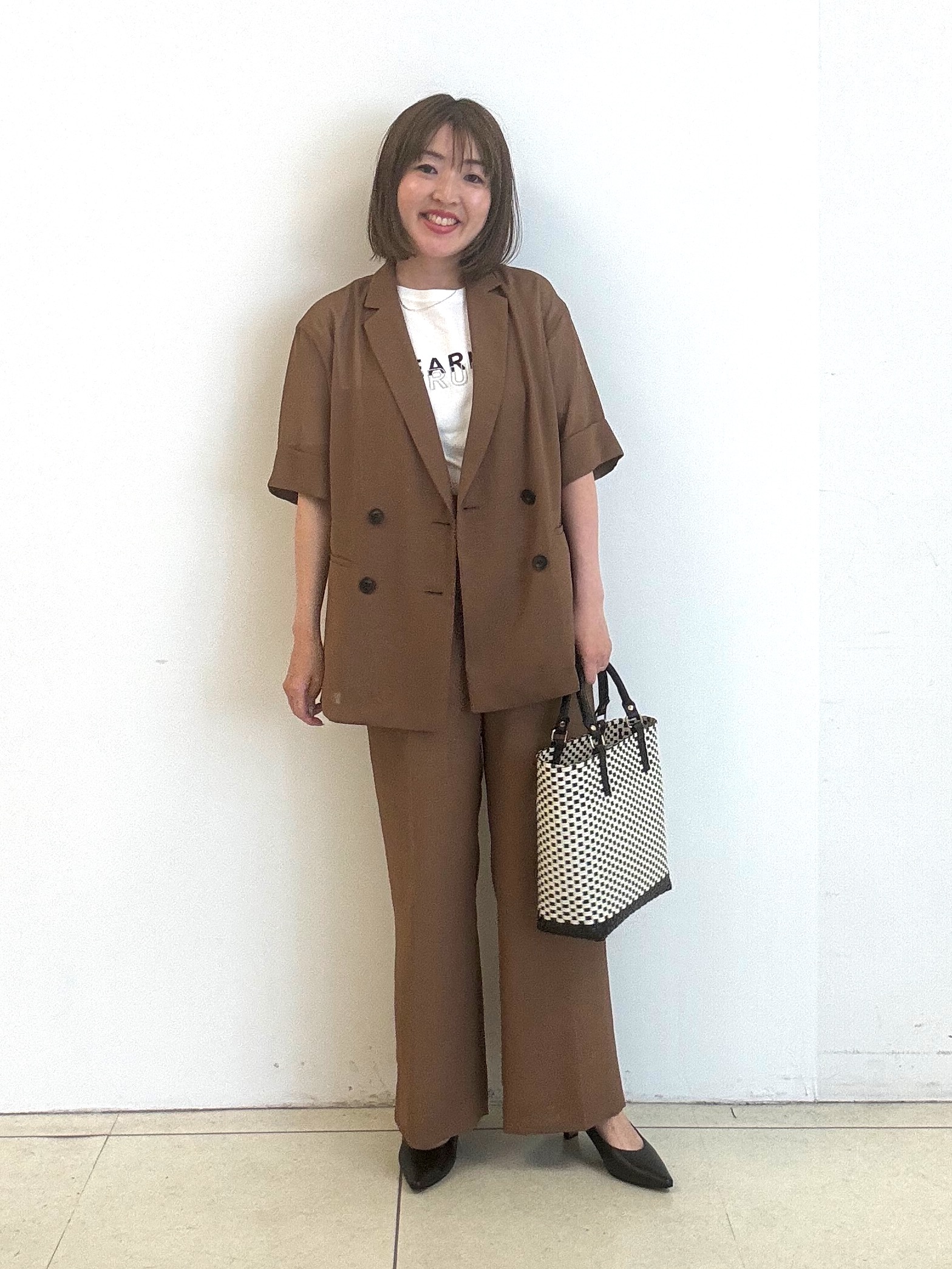 yoshiyaさんの「INDIVI｜【洗える／メッシュ素材／SETUP可能】ワイドパンツ」を使ったコーディネート