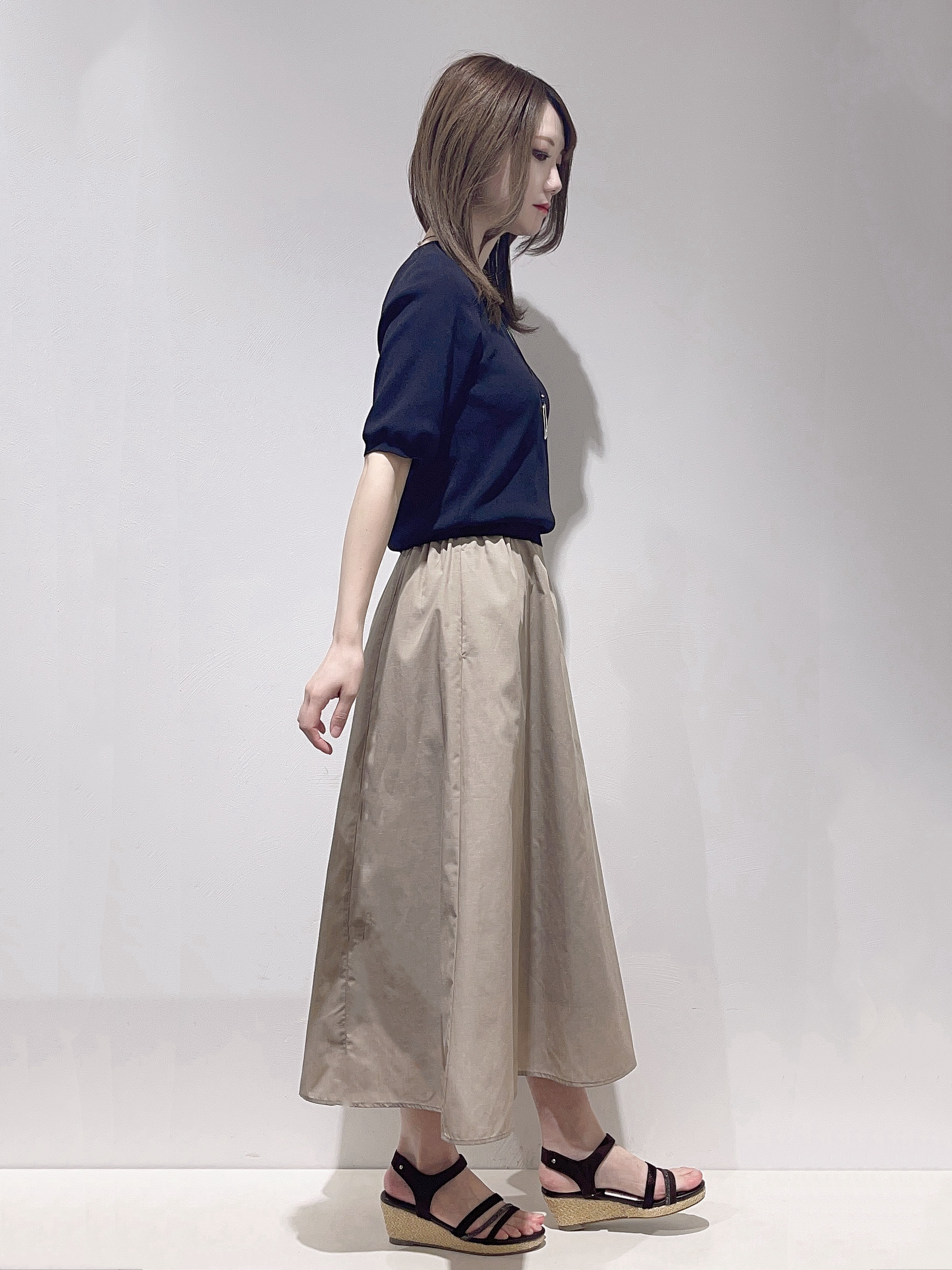 HITOMIさんの「grove｜【貴島明日香さん着用／イージーケア／接触冷感】麻混クロップドシャツ」を使ったコーディネート