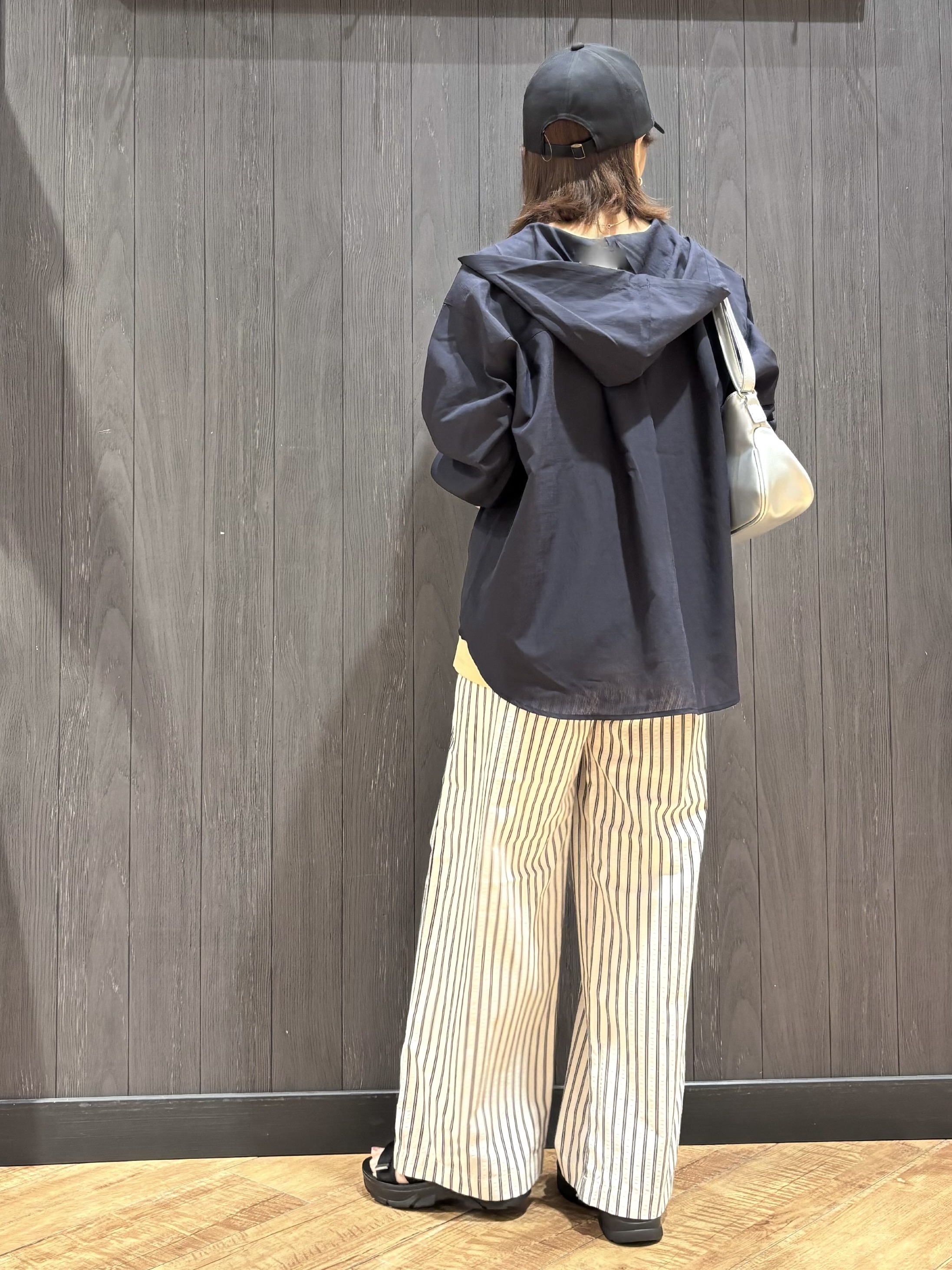 meiさんの「SHOO･LA･RUE｜【さらり快適/洗濯機可/S-LL】UVカット機能付き ライトな着心地 ひんやりシャツパーカ」を使ったコーディネート