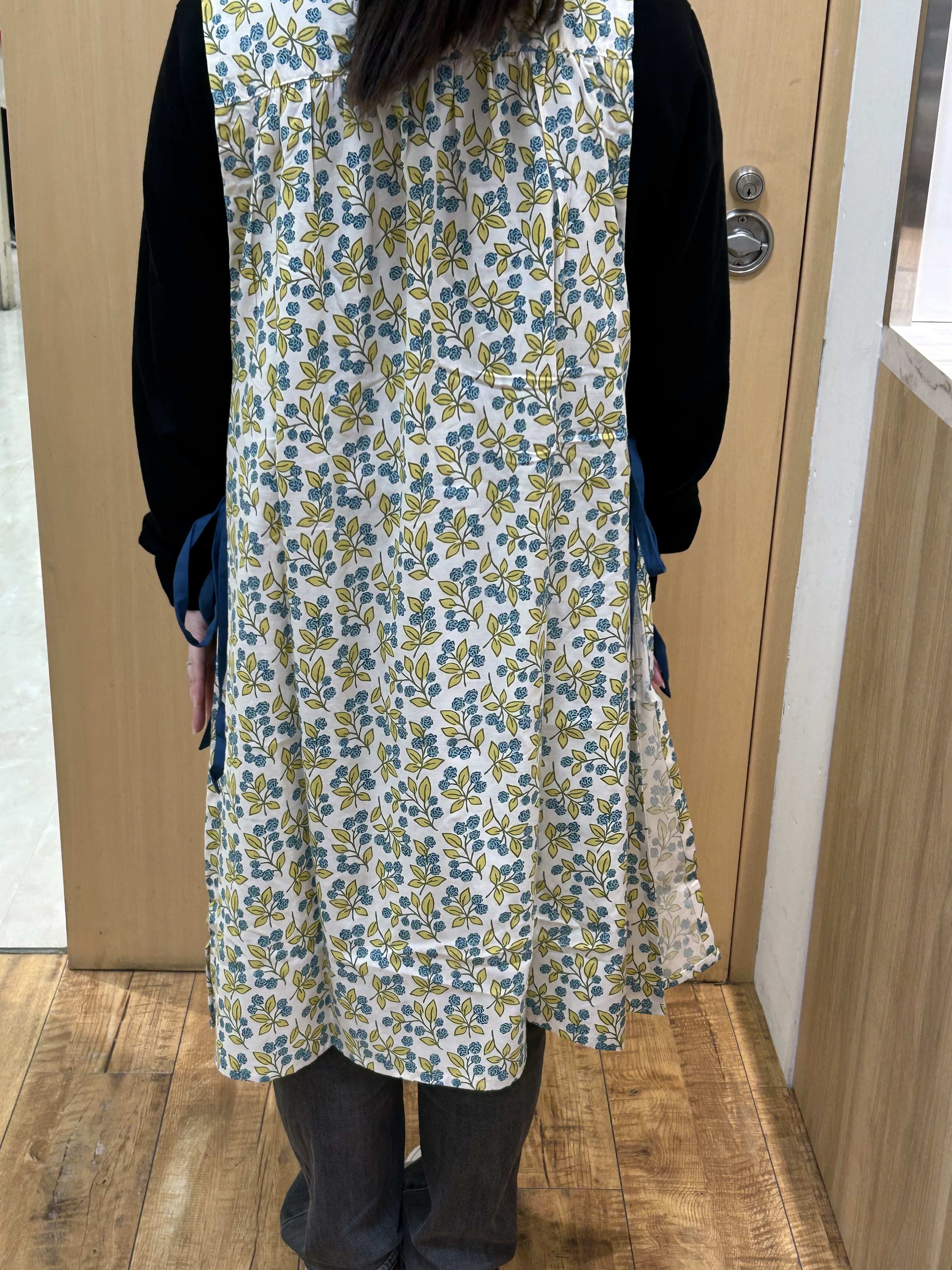 RENAさんの「212 KITCHEN STORE｜ベリーリーフエプロン BLUE」を使ったコーディネート