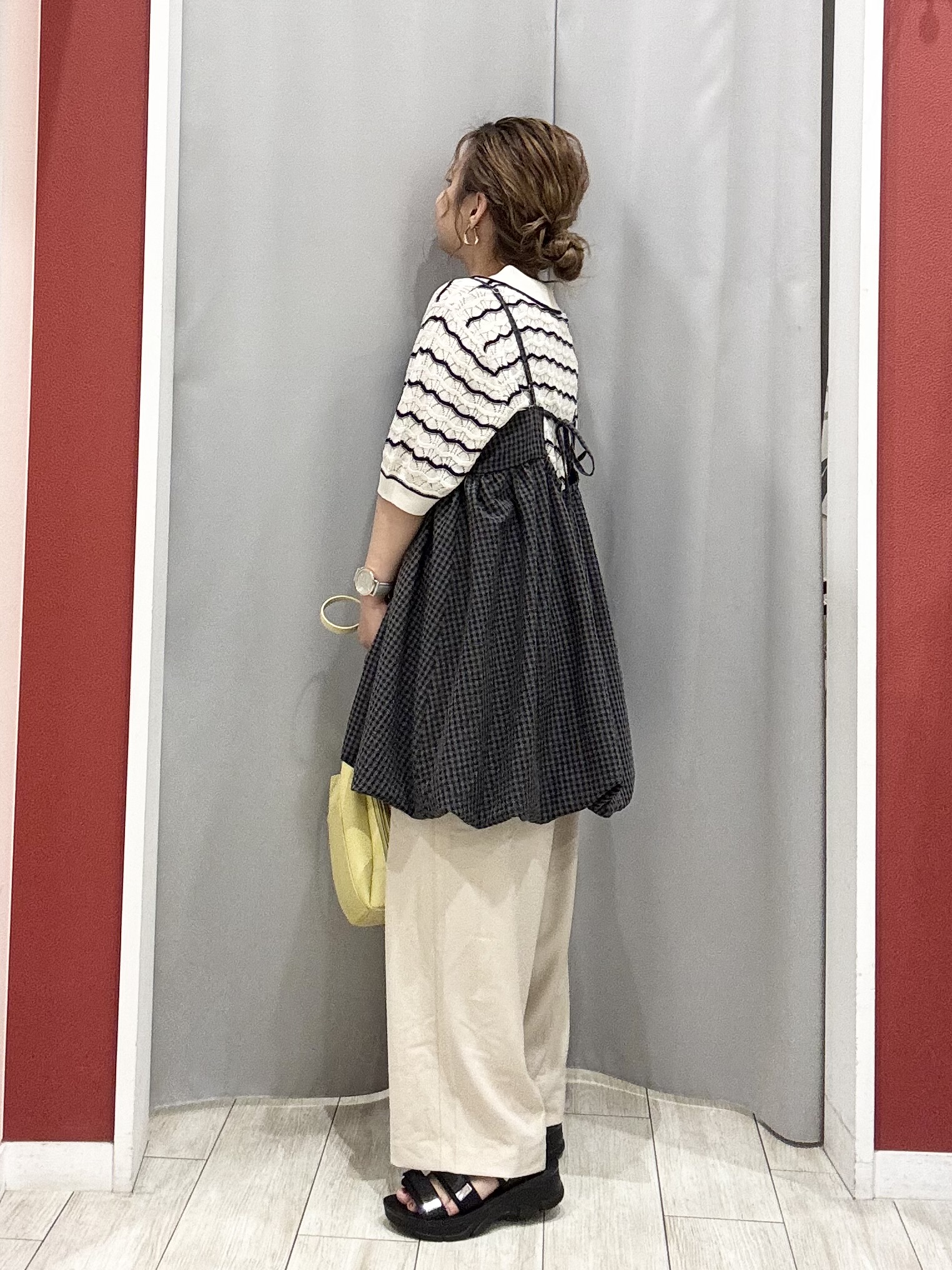 shioさんの「SHOO･LA･RUE｜【洗濯機可/体型カバー/S-LL】後ろ姿も抜かりない ギンガムチェック柄バルーンキャミチュニック」を使ったコーディネート