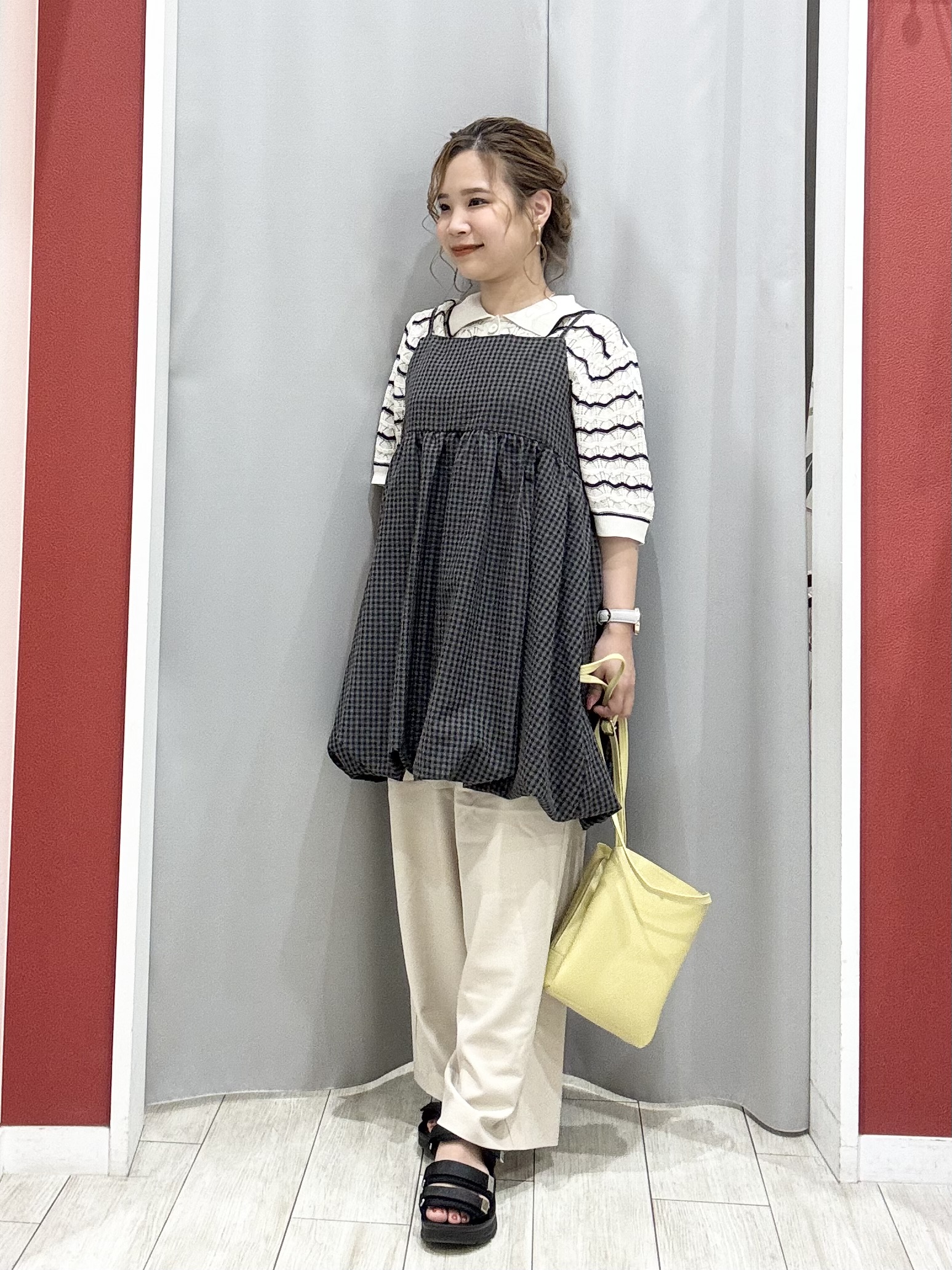 shioさんの「SHOO･LA･RUE｜【洗濯機可/体型カバー/S-LL】後ろ姿も抜かりない ギンガムチェック柄バルーンキャミチュニック」を使ったコーディネート