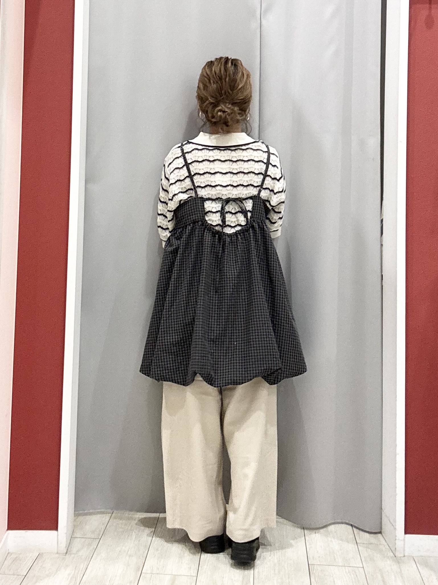 shioさんの「SHOO･LA･RUE｜【洗濯機可/体型カバー/S-LL】後ろ姿も抜かりない ギンガムチェック柄バルーンキャミチュニック」を使ったコーディネート