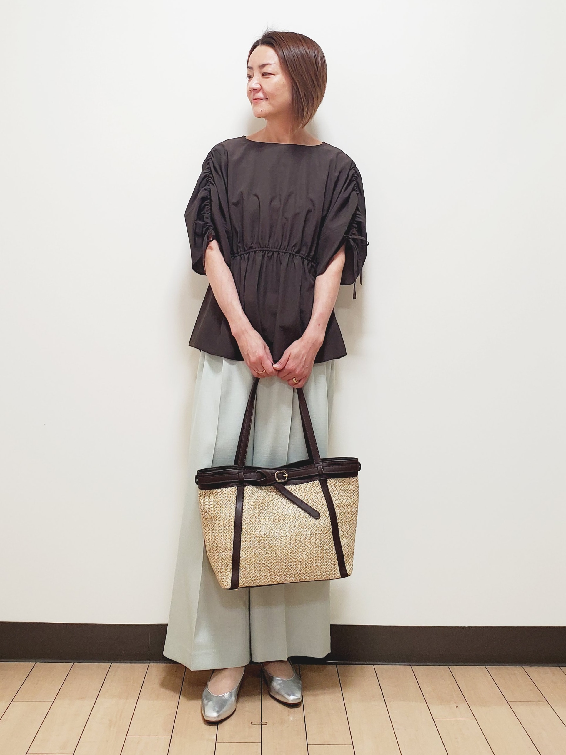 yuuさんの「Reflect｜【通気性あり／涼しい／マシンウォッシャブル】ウエストギャザーブラウス」を使ったコーディネート