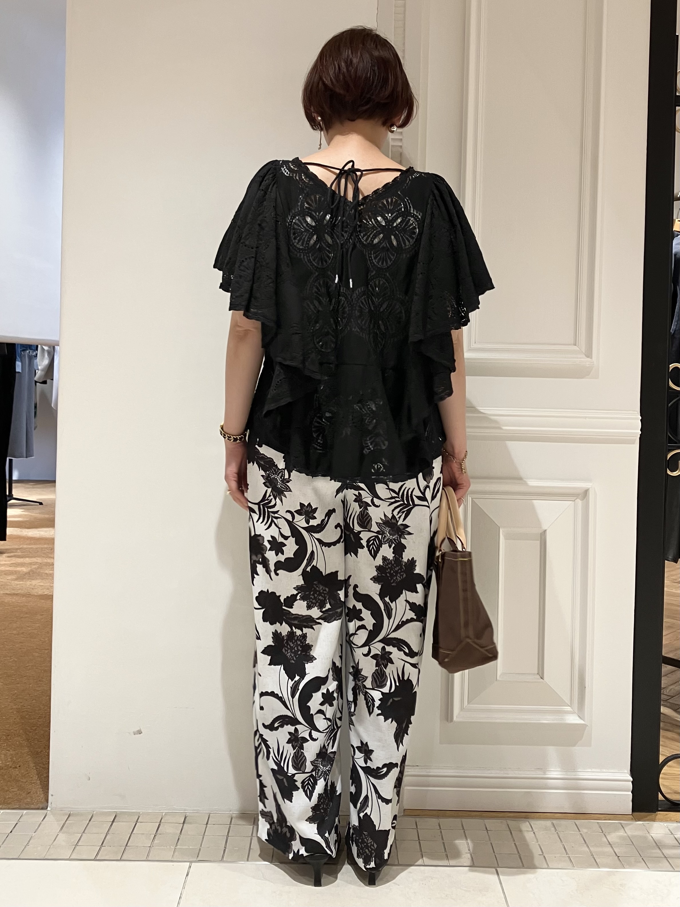 TAJIさんの「DRESSTERIOR｜ラッセルレース ブラウス」を使ったコーディネート