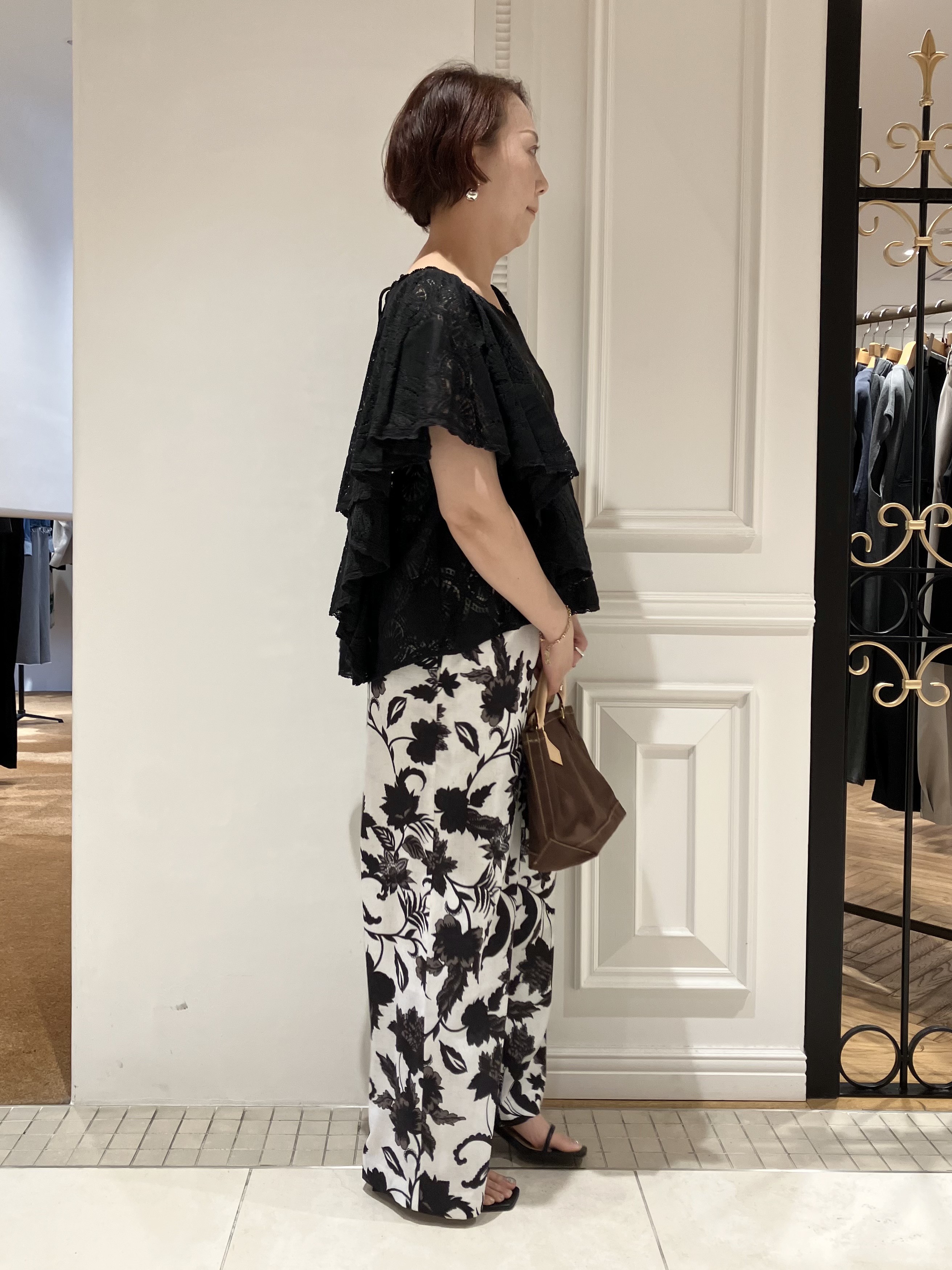 TAJIさんの「DRESSTERIOR｜ラッセルレース ブラウス」を使ったコーディネート