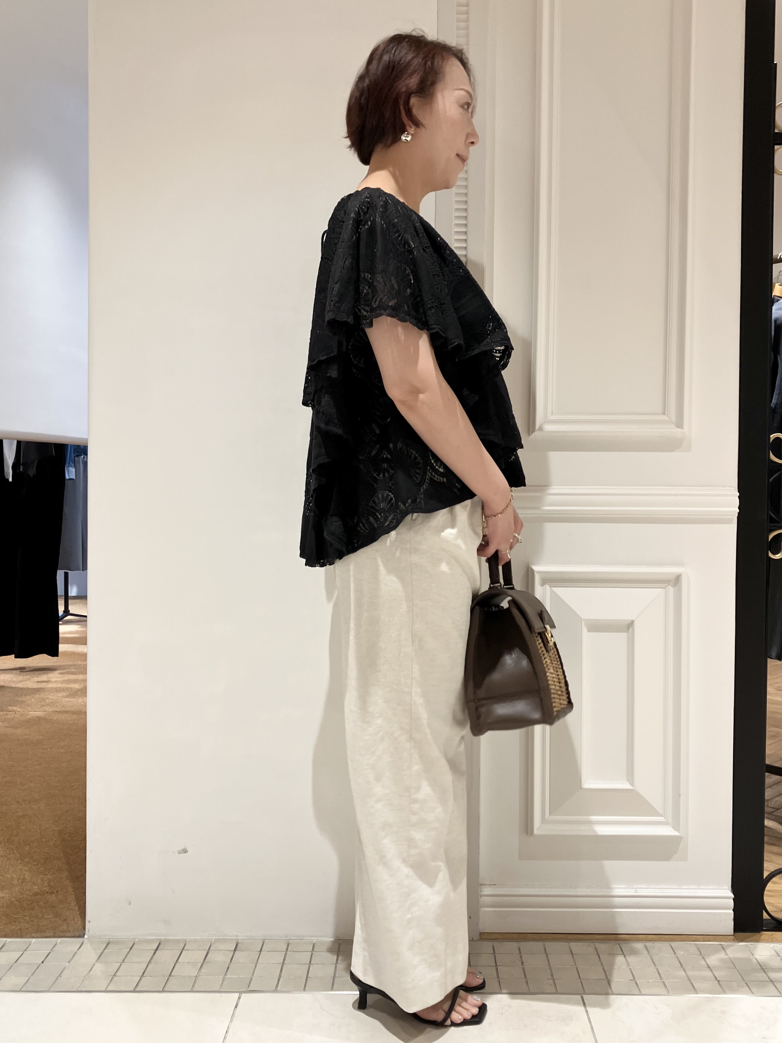 TAJIさんの「DRESSTERIOR｜ラッセルレース ブラウス」を使ったコーディネート