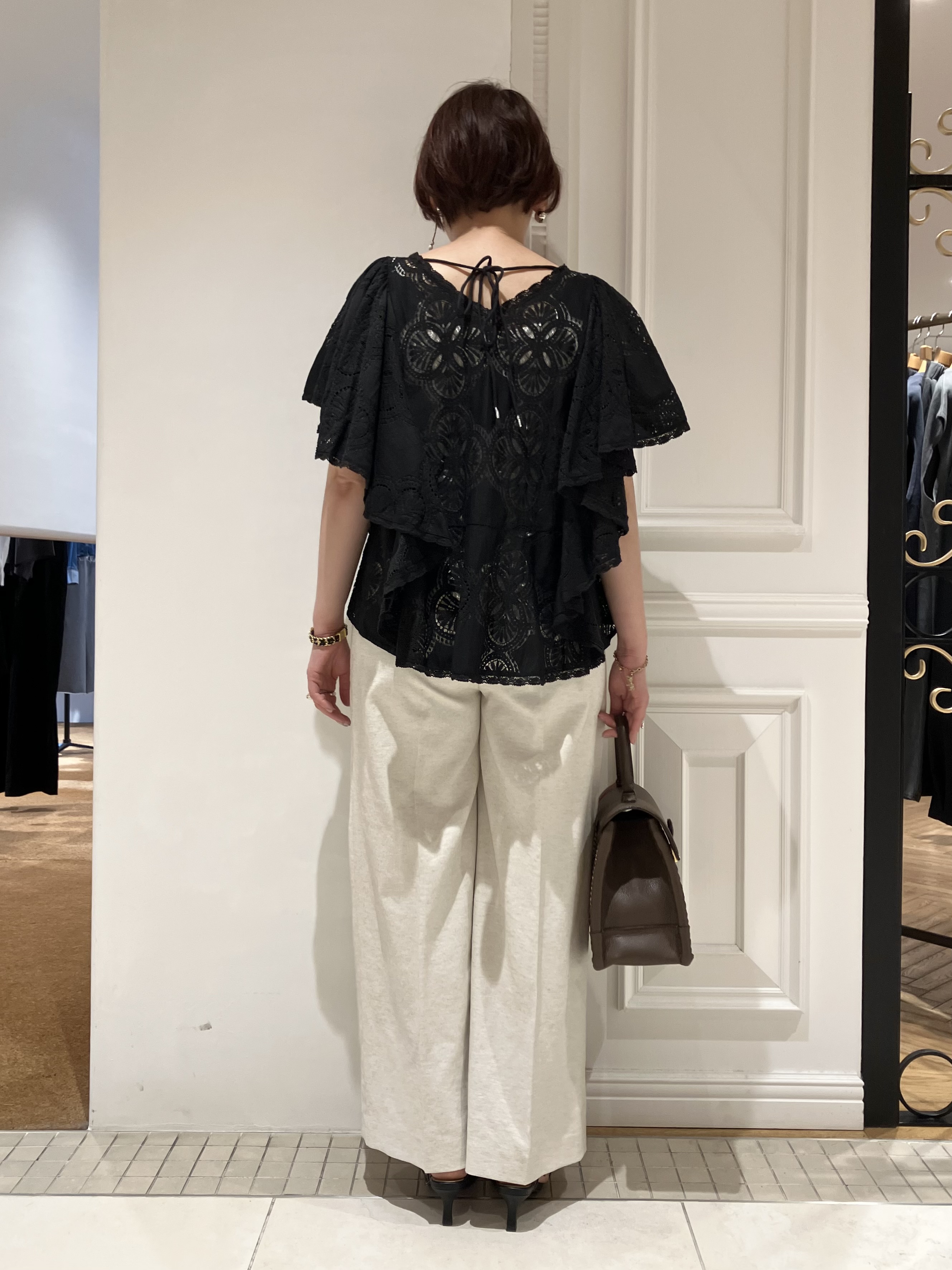 TAJIさんの「DRESSTERIOR｜ラッセルレース ブラウス」を使ったコーディネート