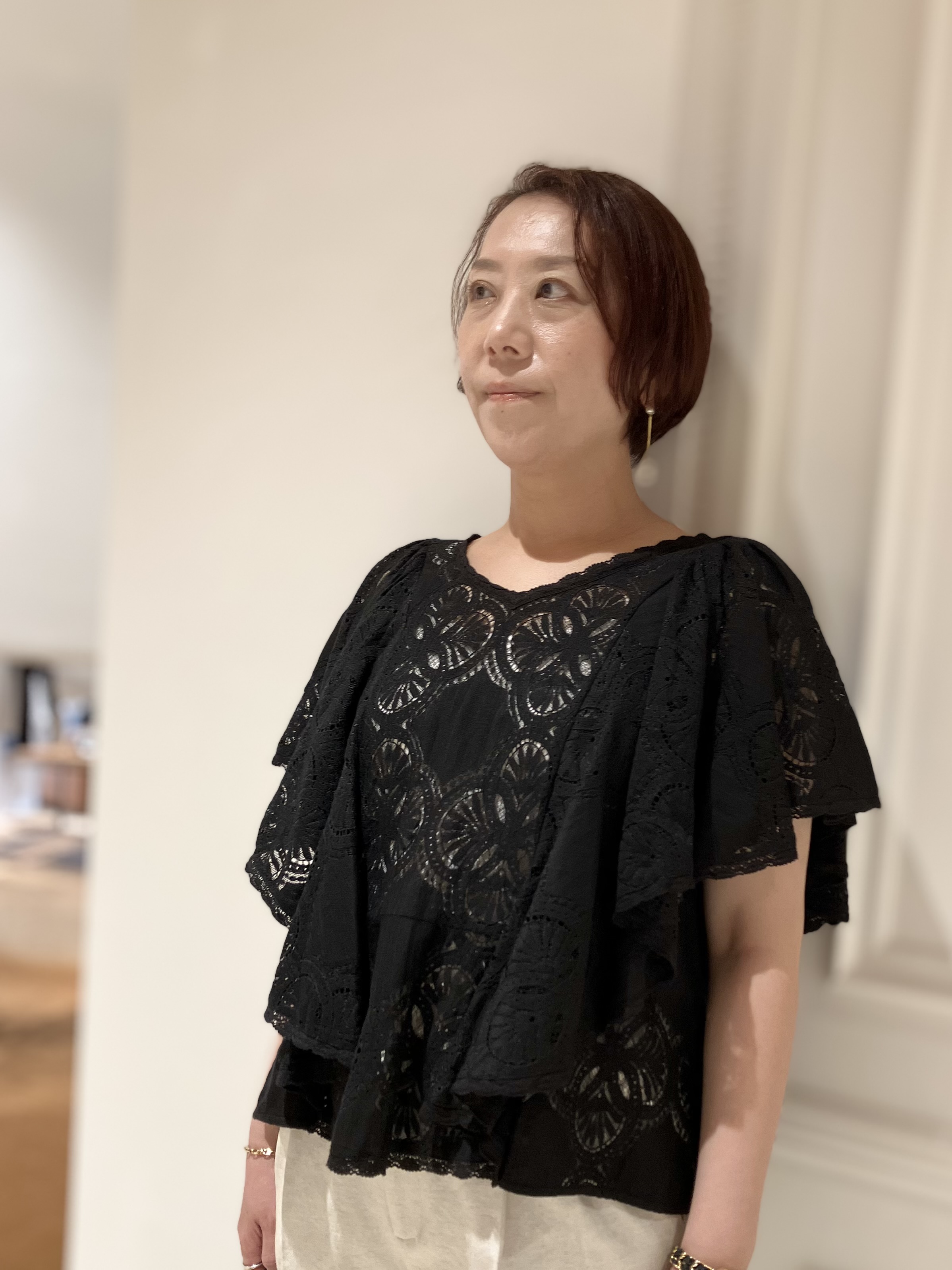 TAJIさんの「DRESSTERIOR｜ラッセルレース ブラウス」を使ったコーディネート