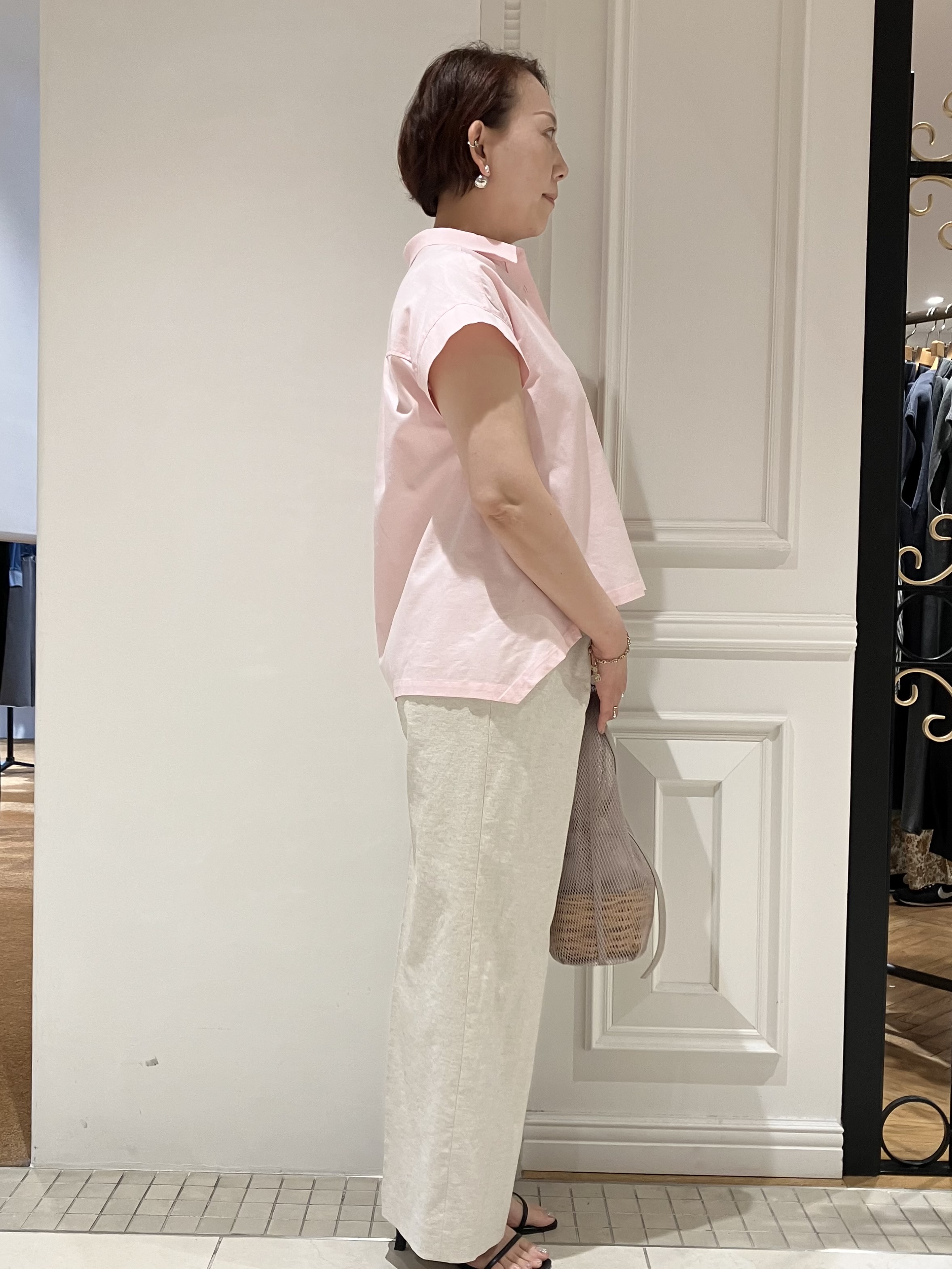TAJIさんの「DRESSTERIOR｜【毎年人気/ウォッシャブル】バックフレアオックスシャツ」を使ったコーディネート